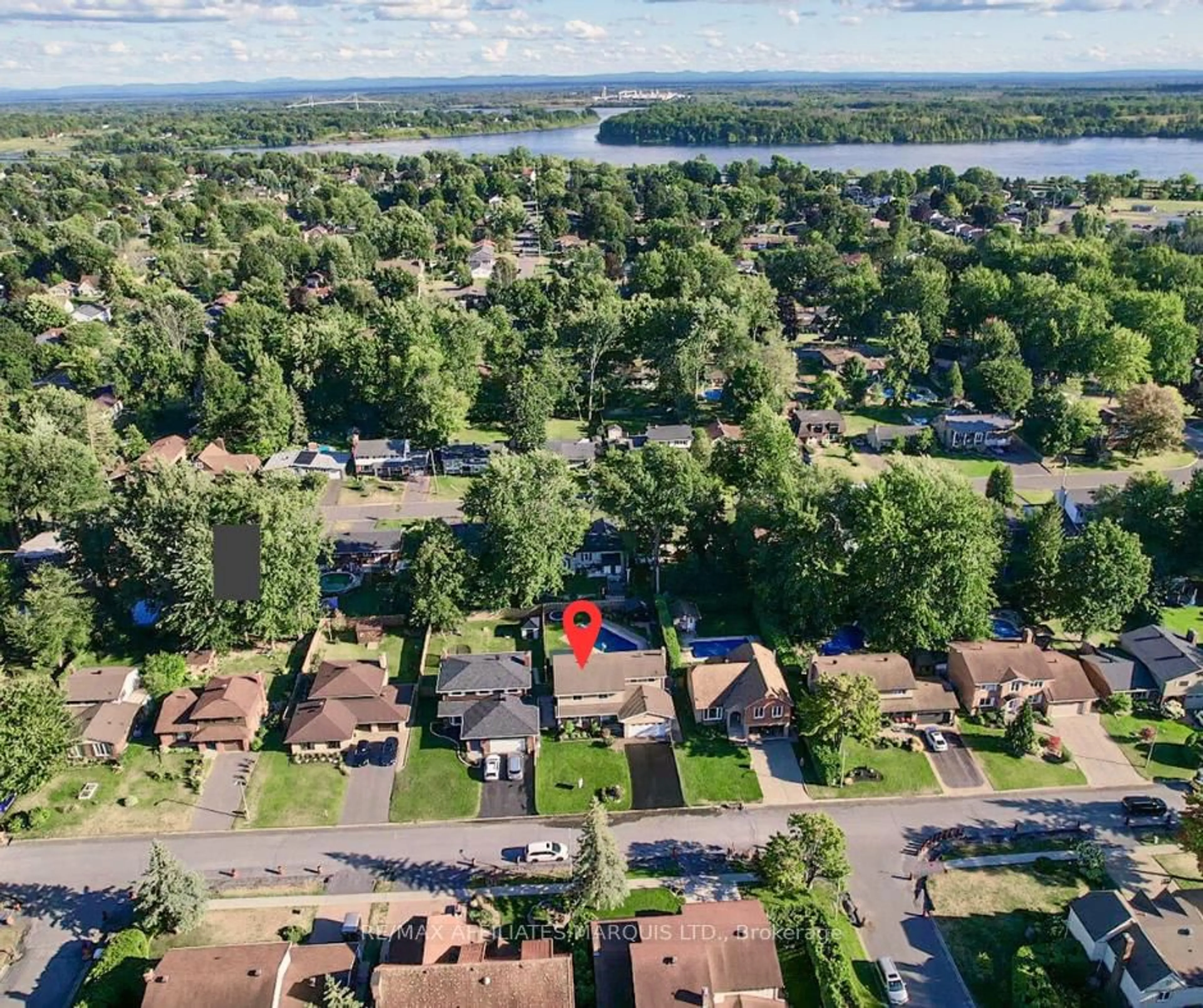 A pic from outside/outdoor area/front of a property/back of a property/a pic from drone, water/lake/river/ocean view for 1612 Grant Ave, Cornwall Ontario K6J 5J4