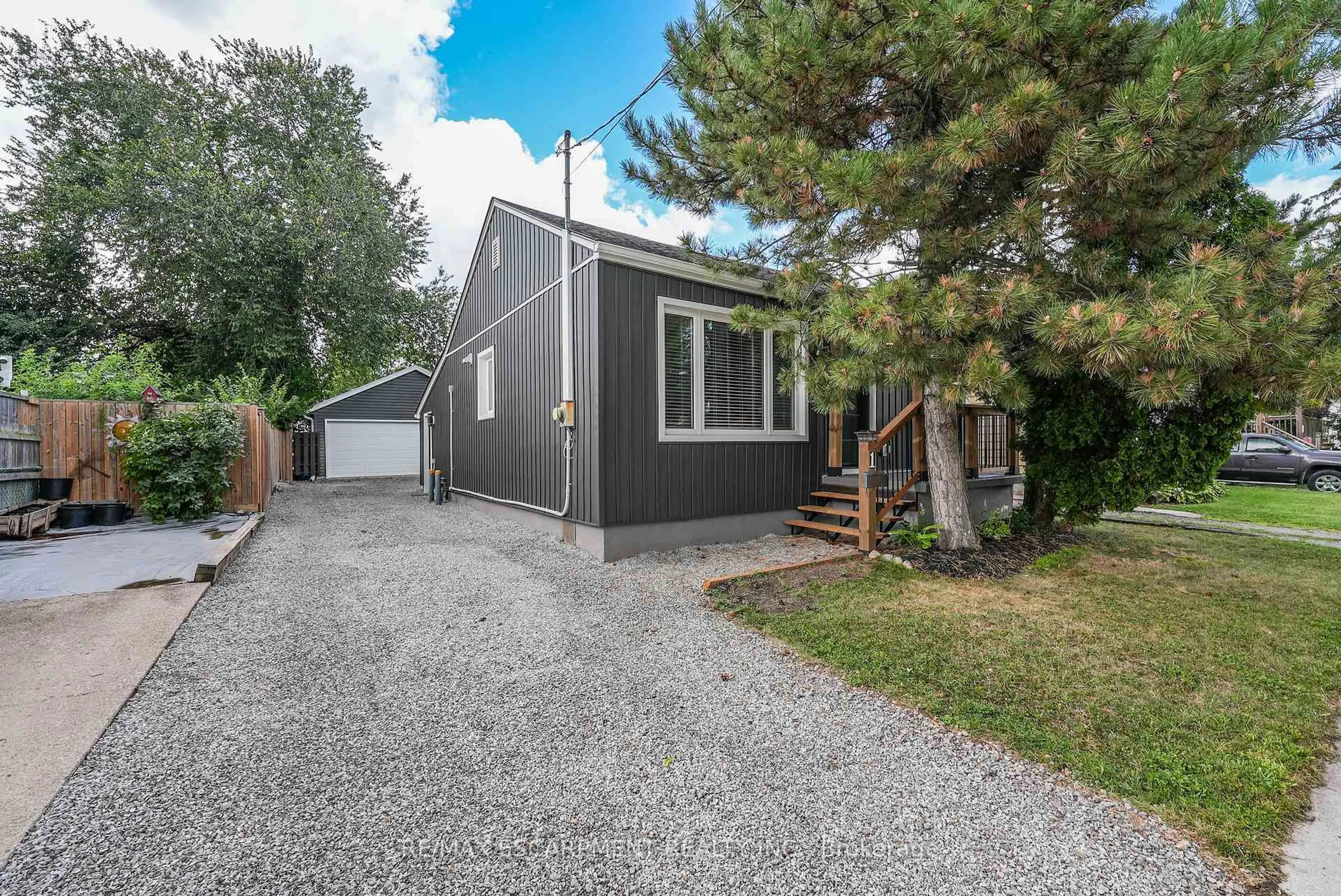 Shed for 1 Waverley Rd, St. Catharines Ontario L2M 5T5