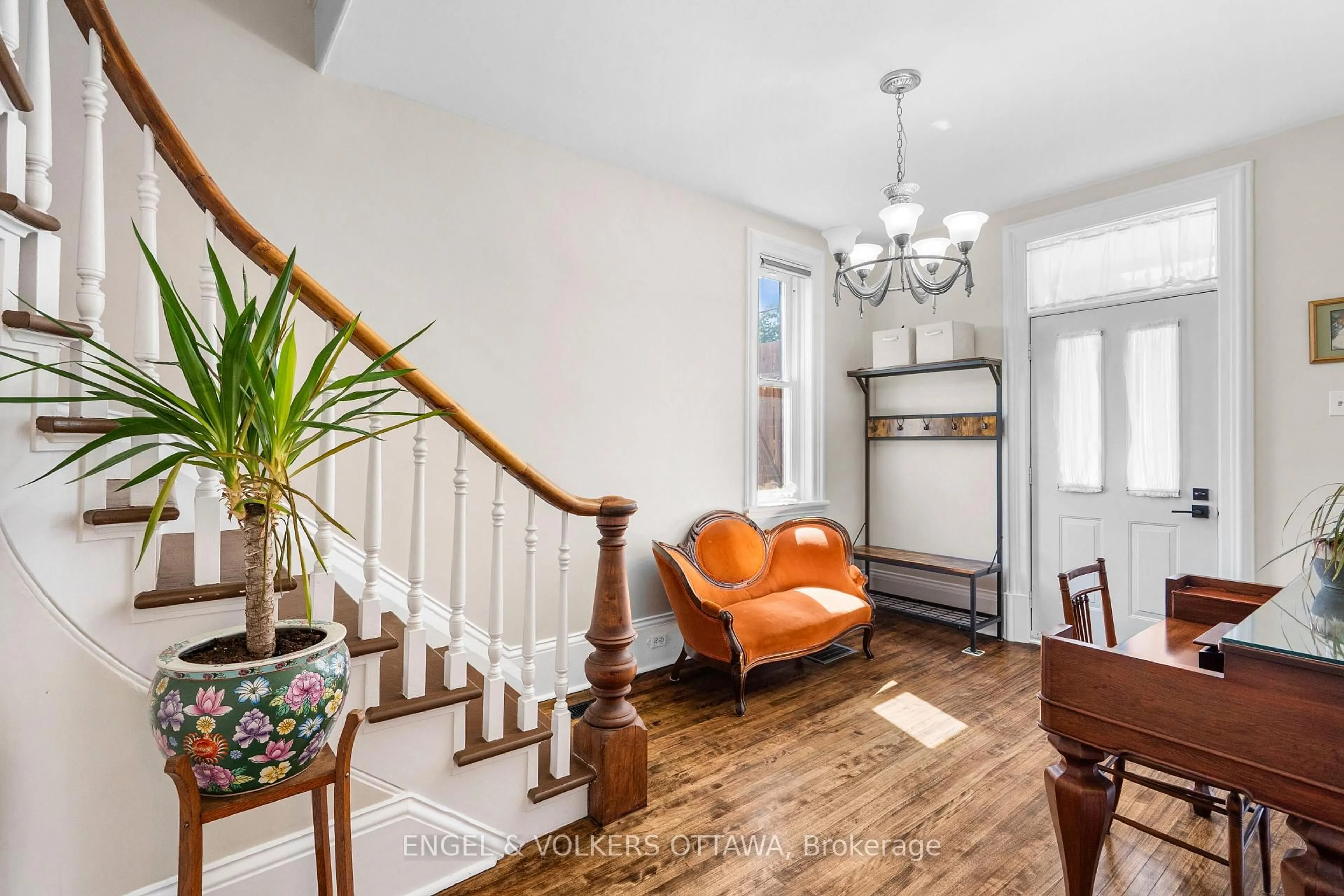 Indoor entryway for 219 John St, Arnprior Ontario K7S 2P2