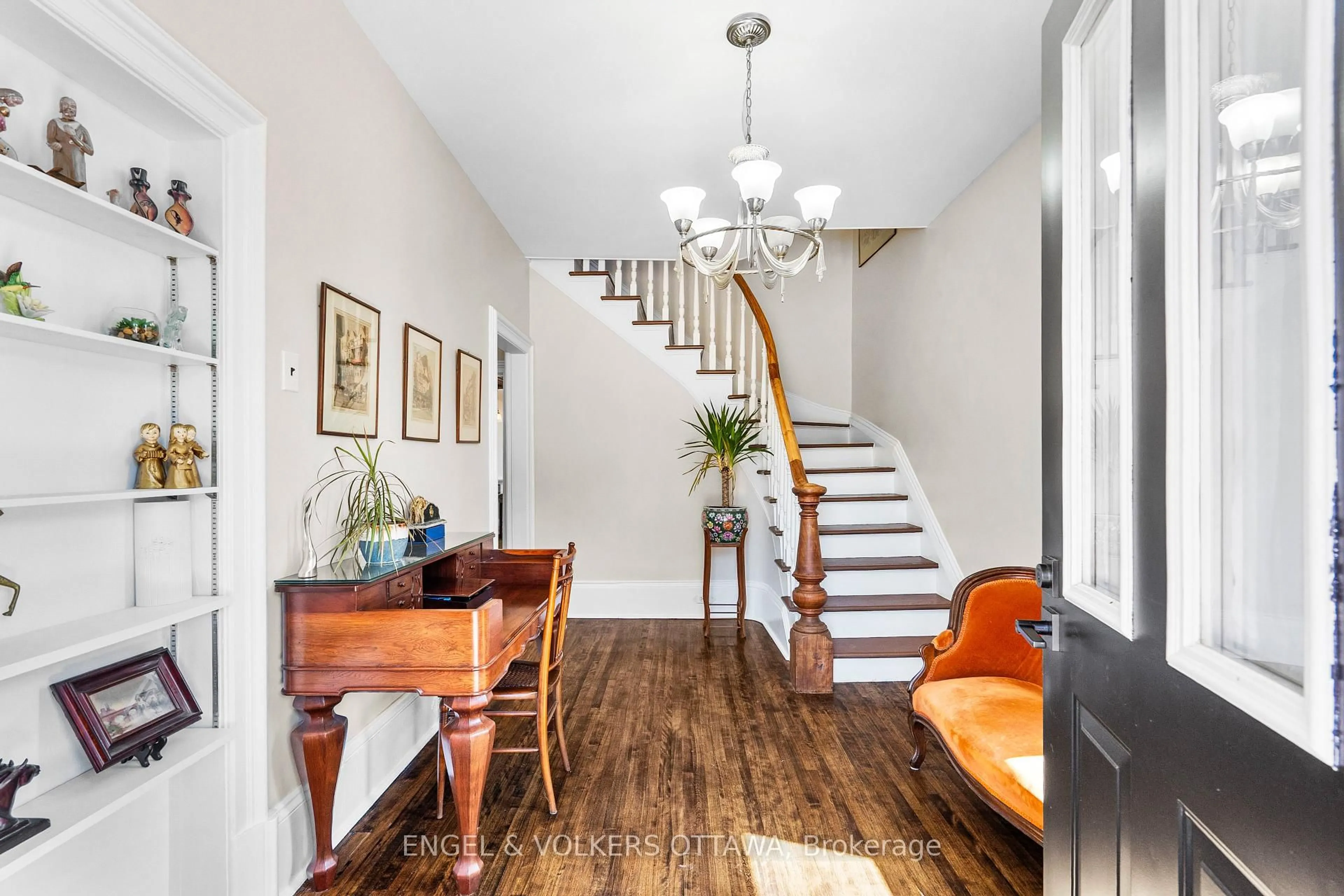 Indoor entryway for 219 John St, Arnprior Ontario K7S 2P2