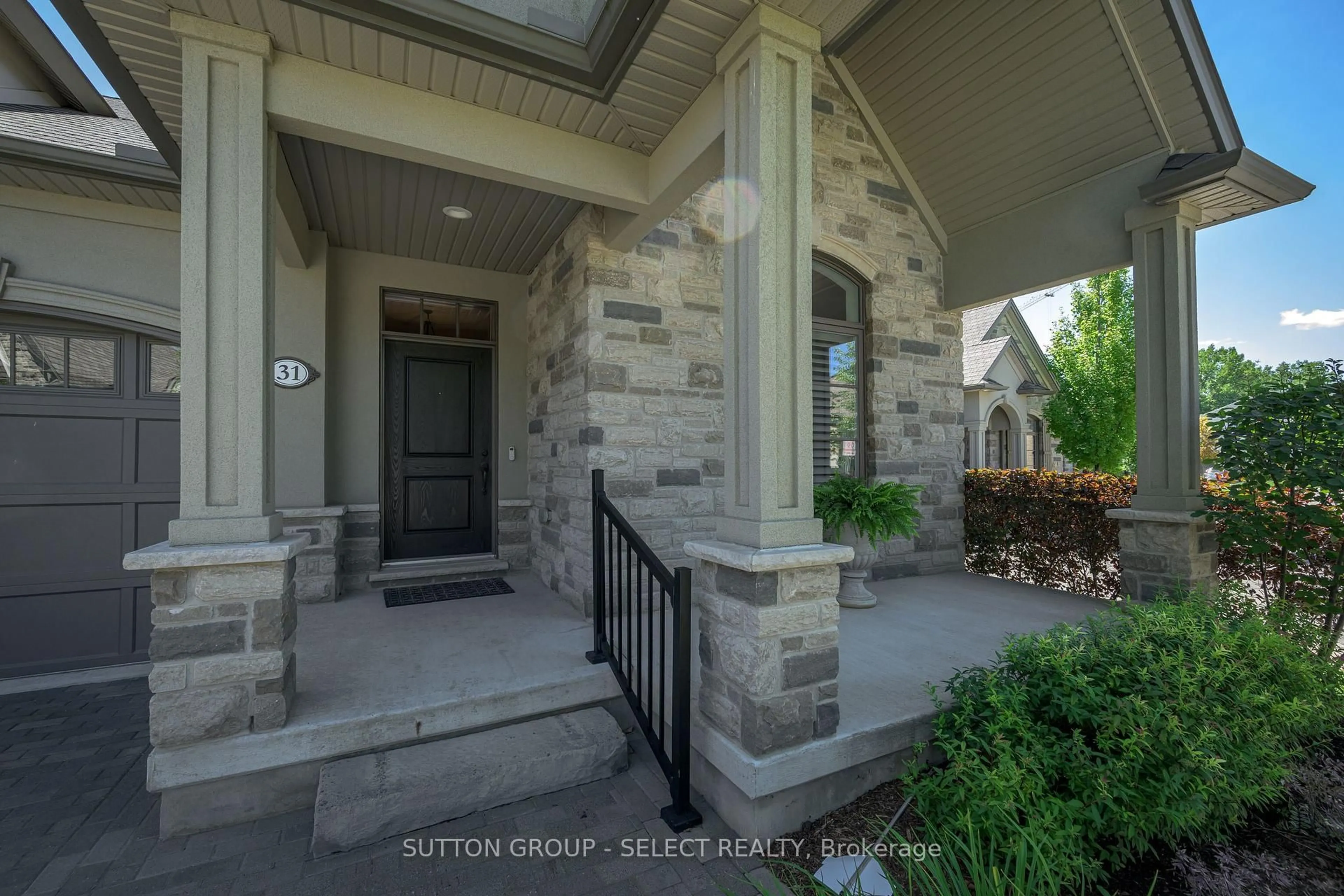 Indoor entryway for 2290 Torrey Pines Way #31, London North Ontario N6G 0N9