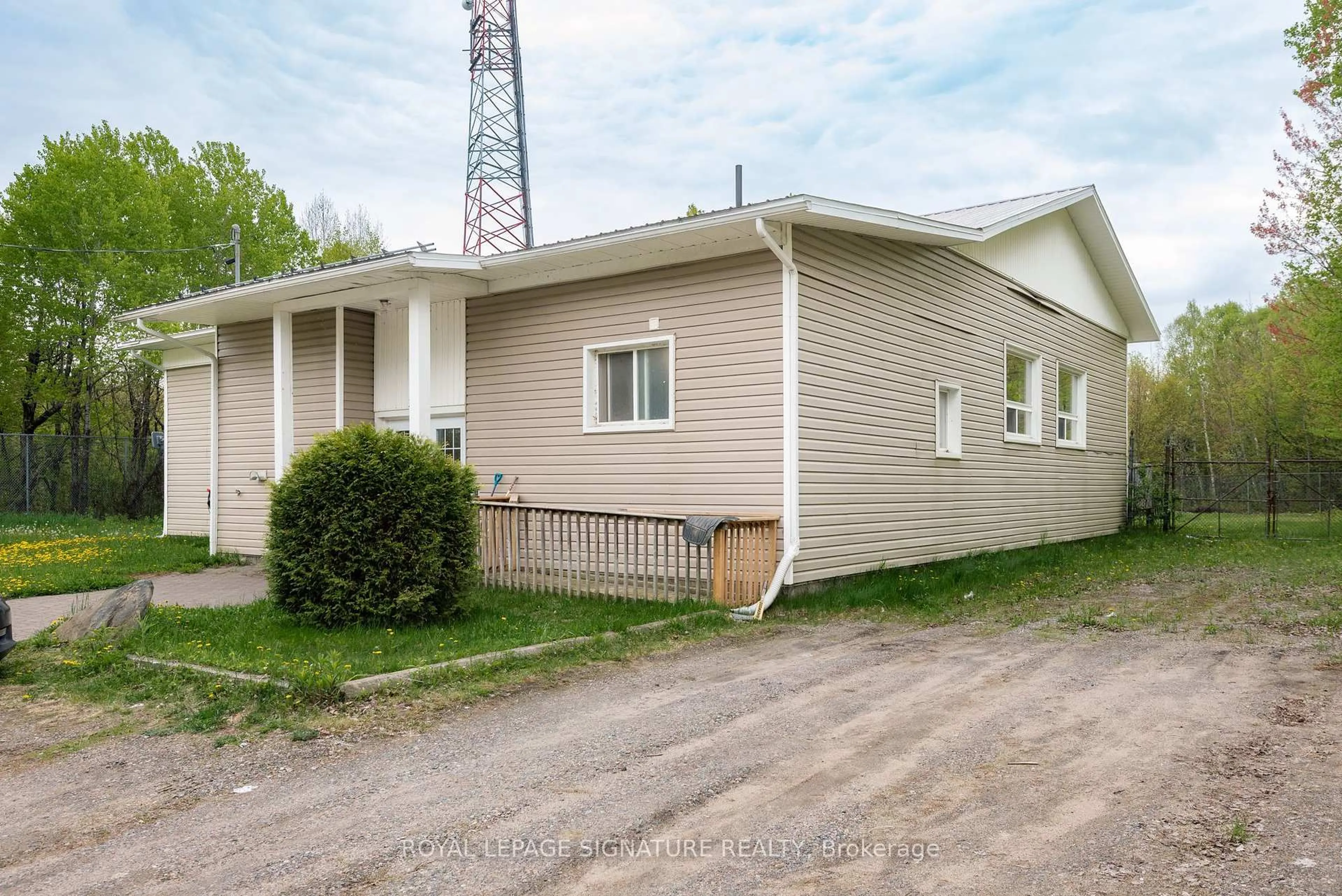 Home with vinyl exterior material, street for 131 Cedar Heights Dr, North Bay Ontario P1B 8G3