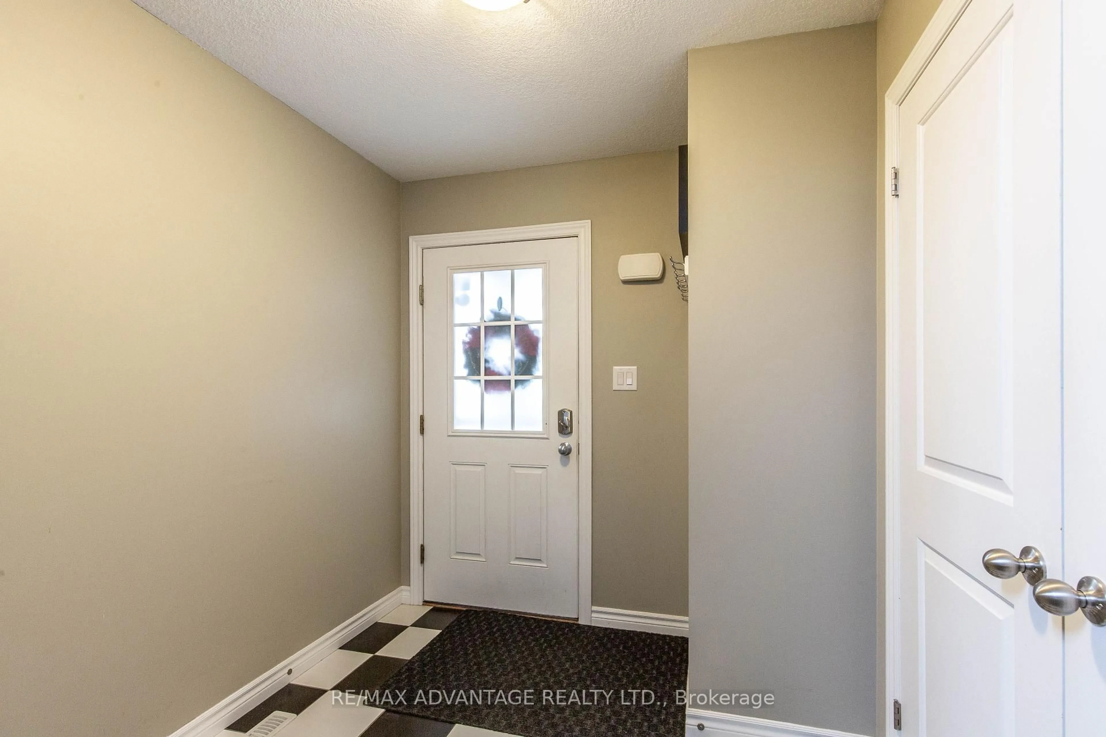 Indoor entryway for 3389 Emilycarr Lane, London South Ontario N6L 0A3