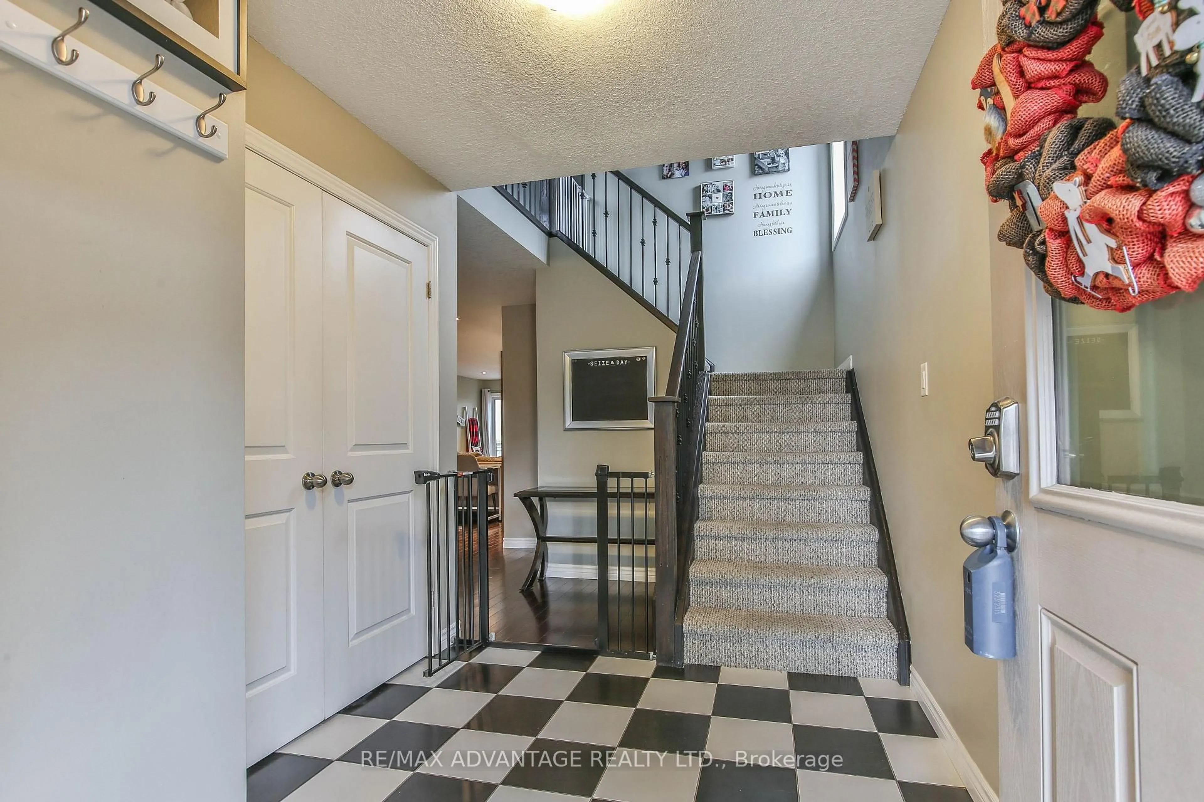 Indoor foyer for 3389 Emilycarr Lane, London South Ontario N6L 0A3
