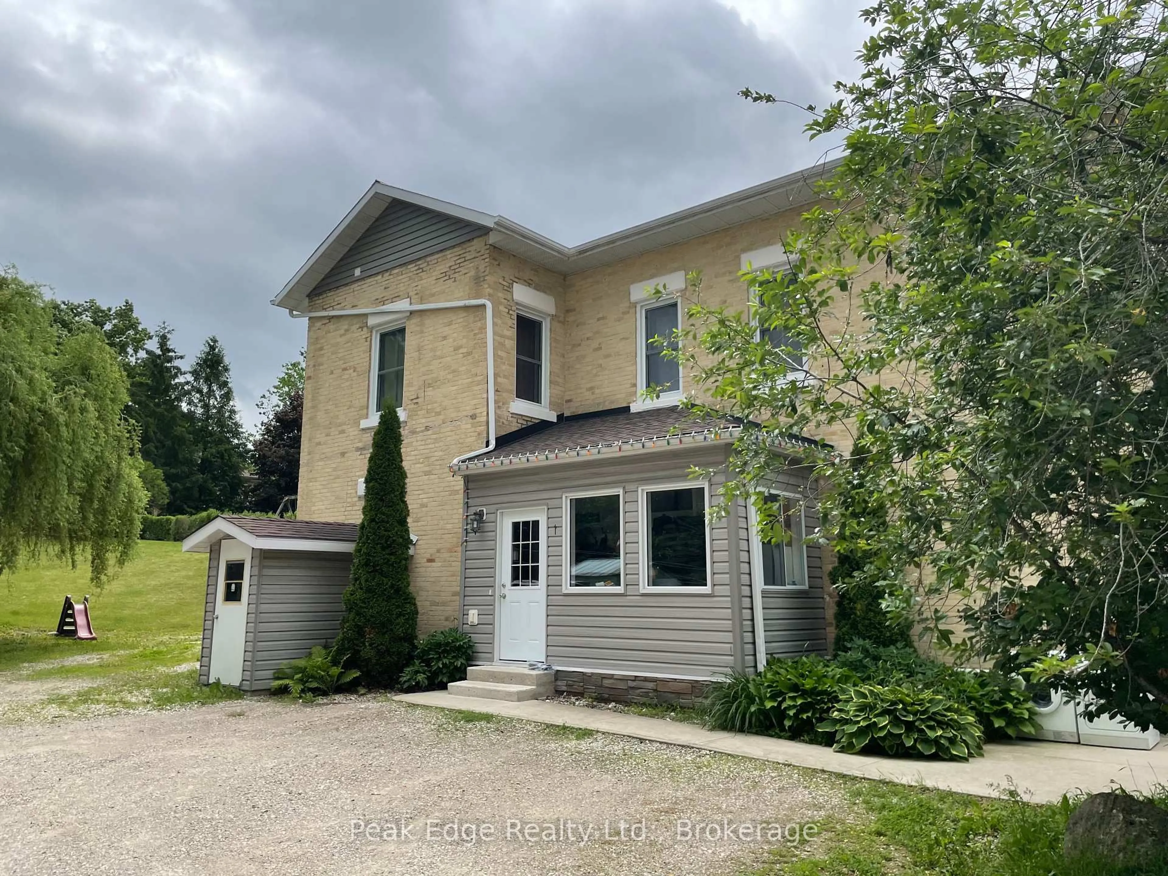 A pic from outside/outdoor area/front of a property/back of a property/a pic from drone, building for 541 Mill St, West Grey Ontario N0G 2M0