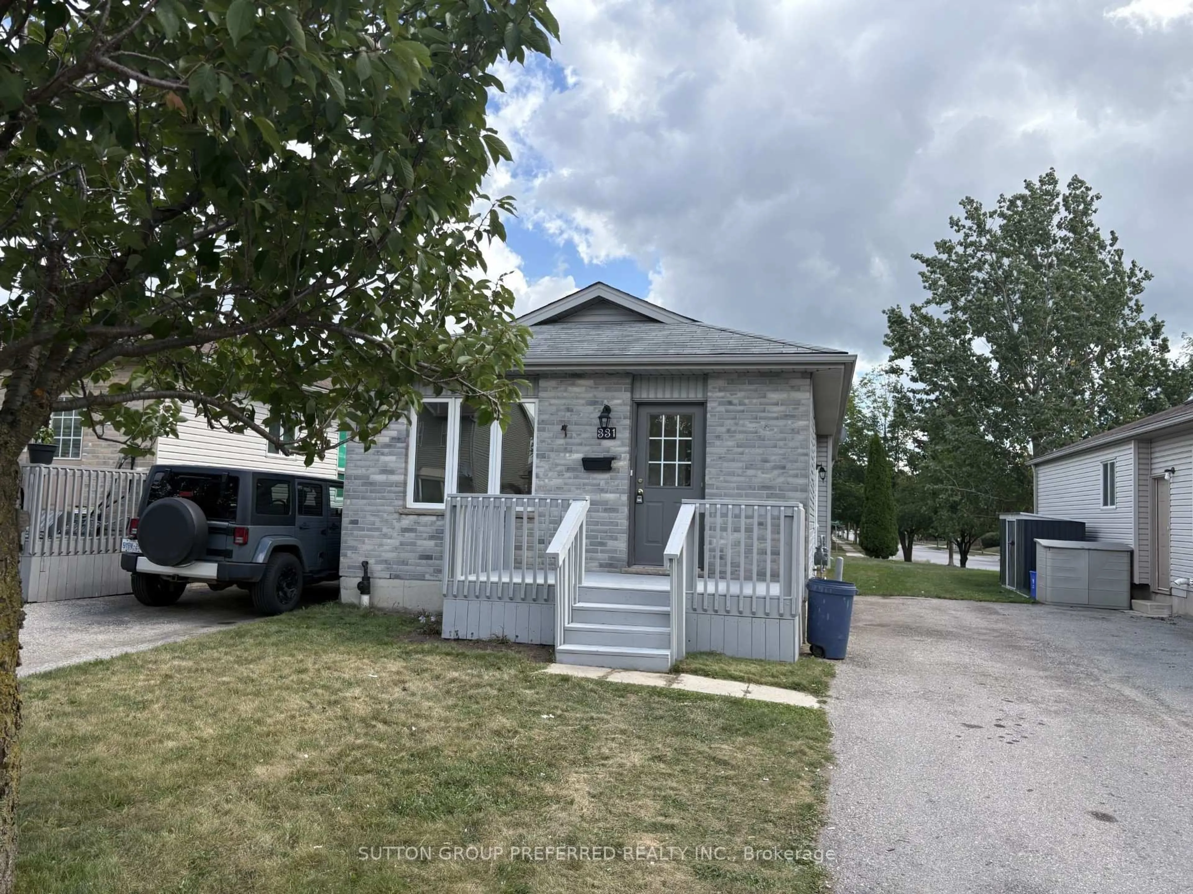 Unknown for 331 Simpson Cres, London East Ontario N5V 5E1