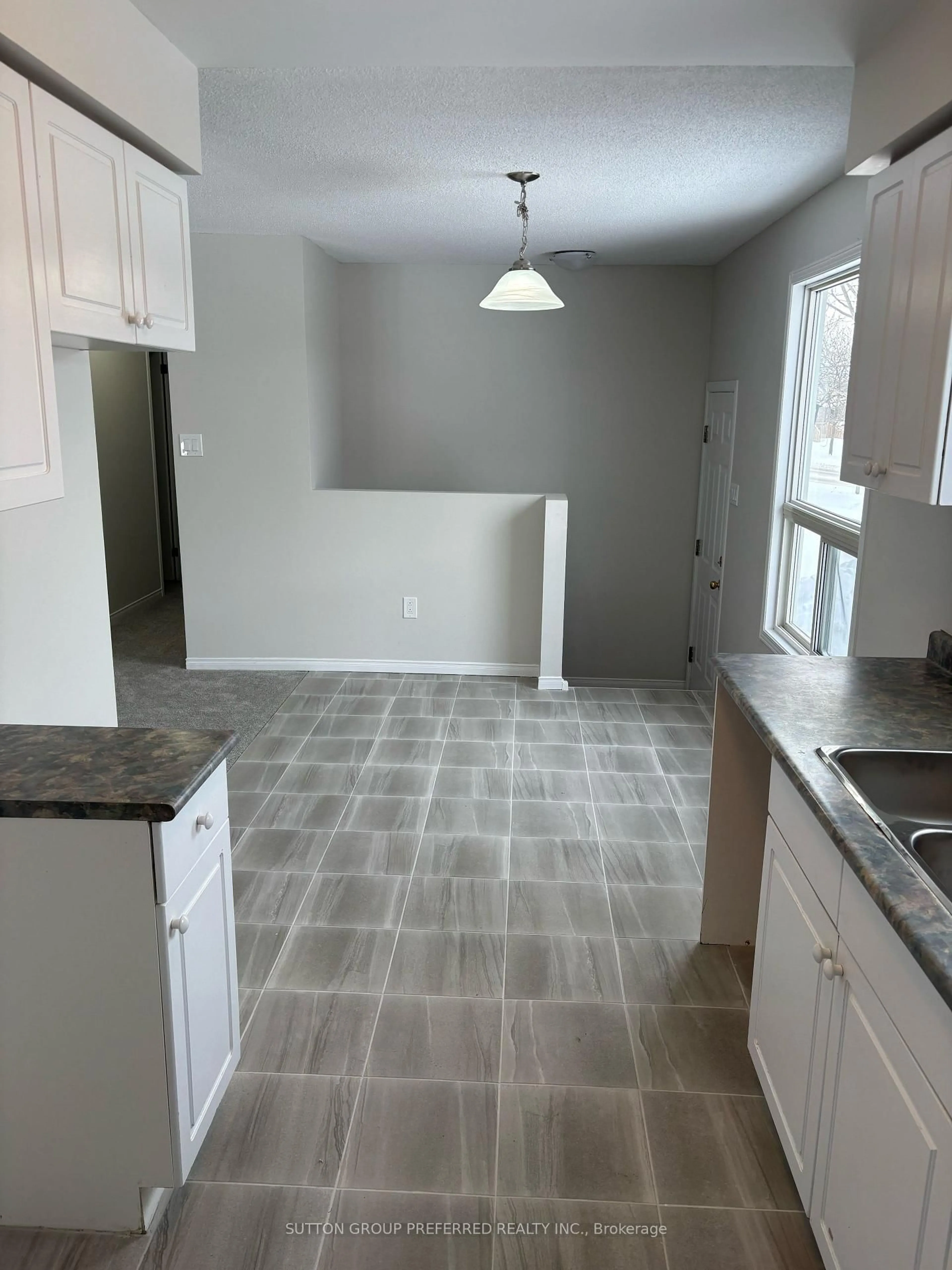 Unknown for 331 Simpson Cres, London East Ontario N5V 5E1