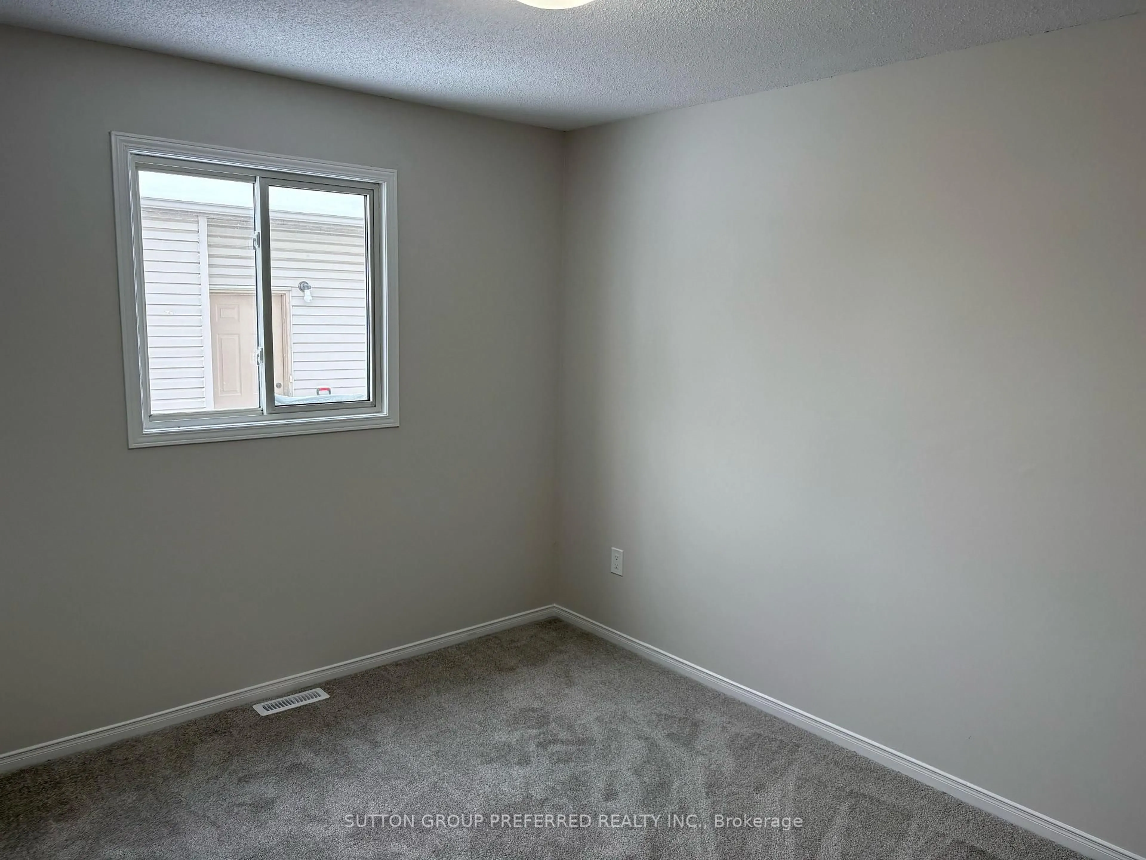 A pic of a room for 331 Simpson Cres, London East Ontario N5V 5E1