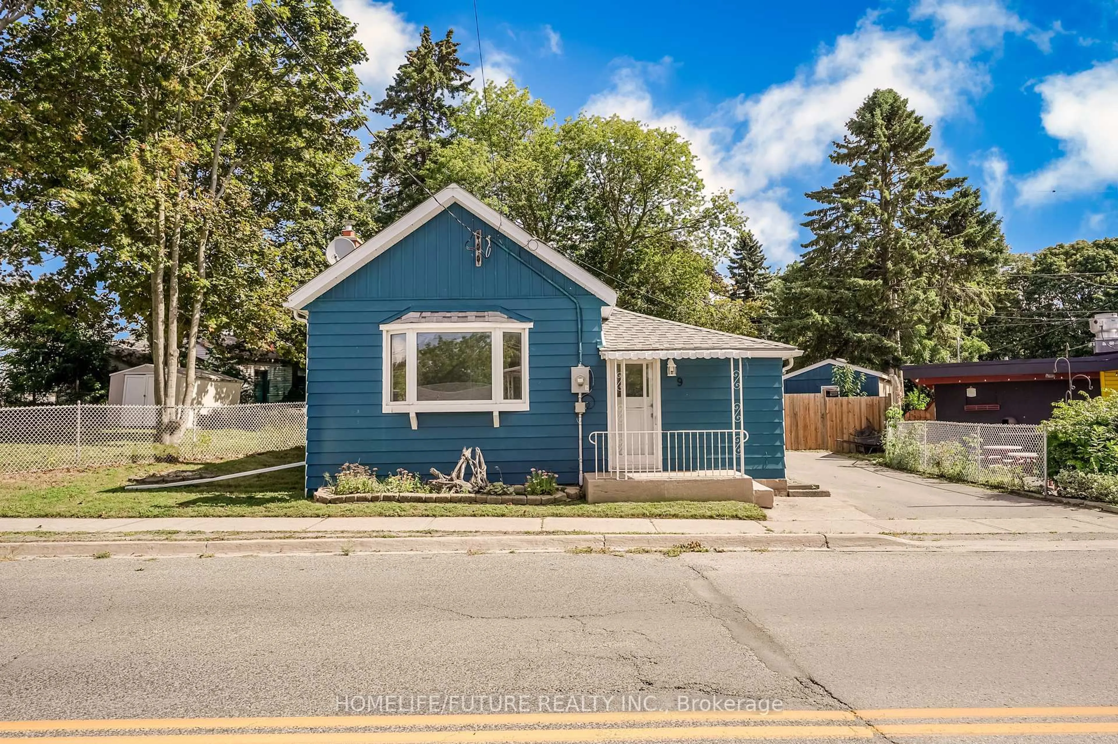 Home with vinyl exterior material, street for 9 Toronto Rd, Port Hope Ontario L1A 3R4