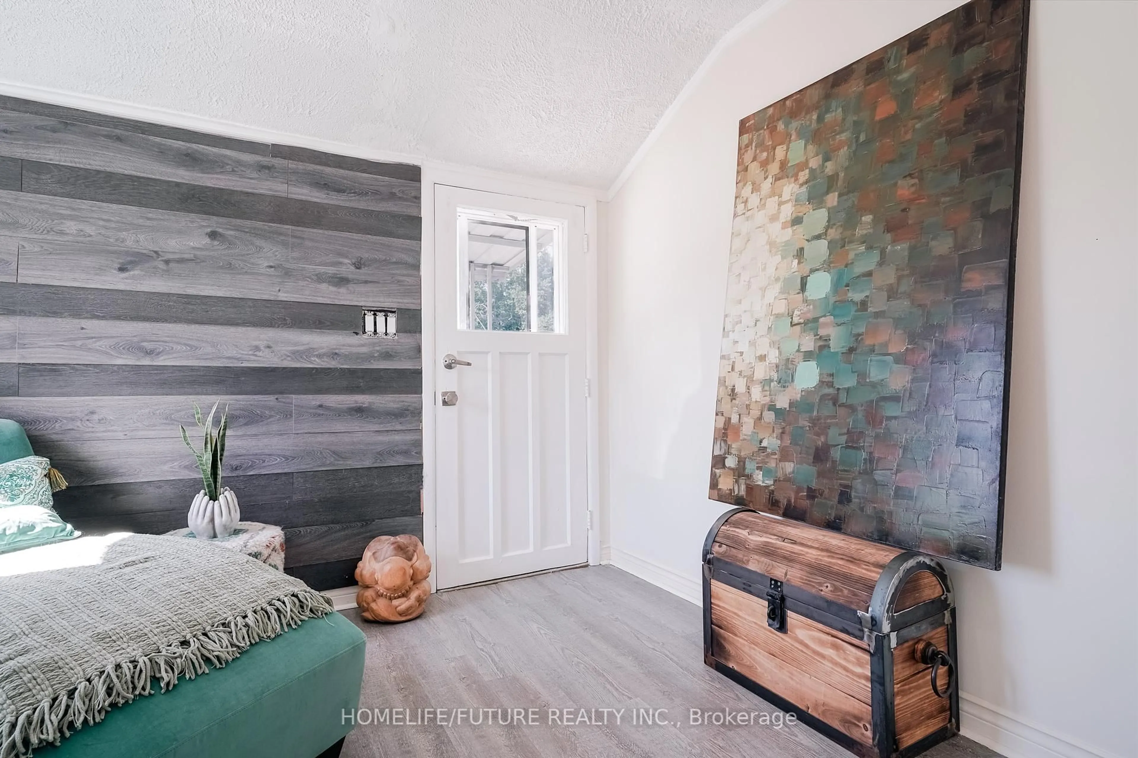 Indoor entryway for 9 Toronto Rd, Port Hope Ontario L1A 3R4