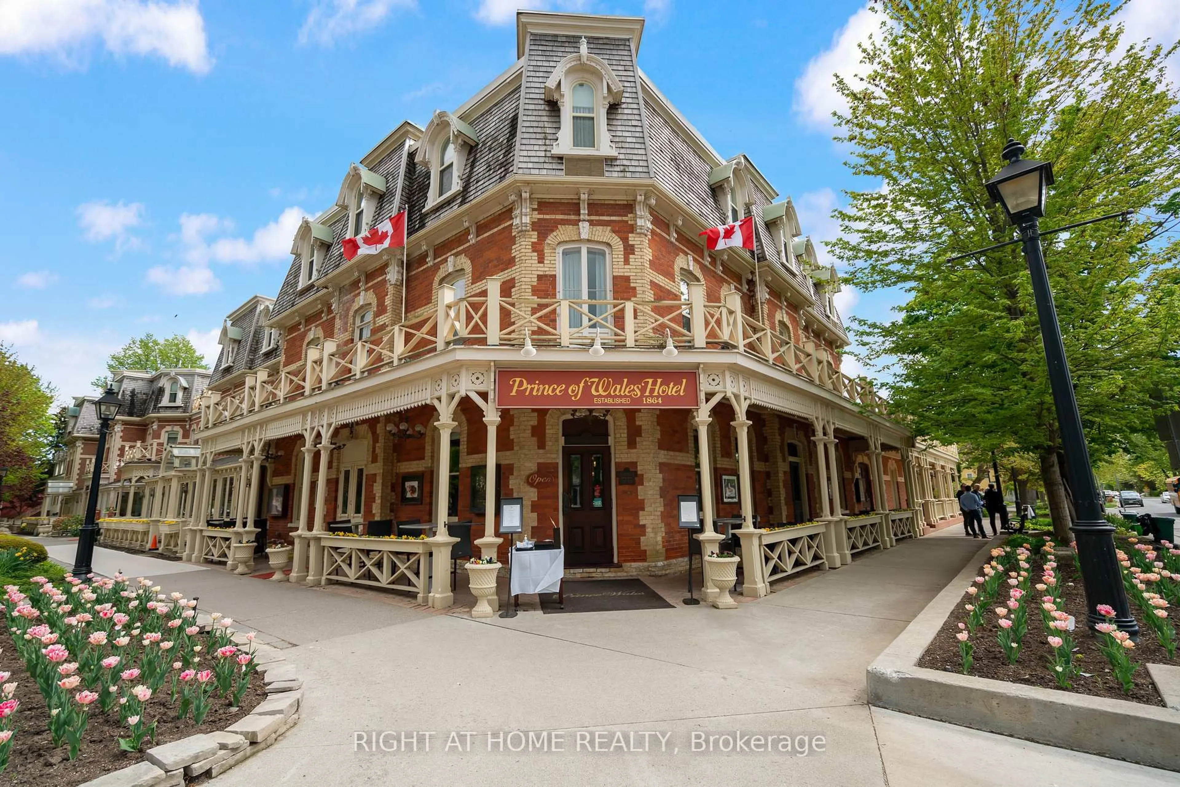 Patio, building for 80 Loretta Dr, Niagara-on-the-Lake Ontario L0S 1T0