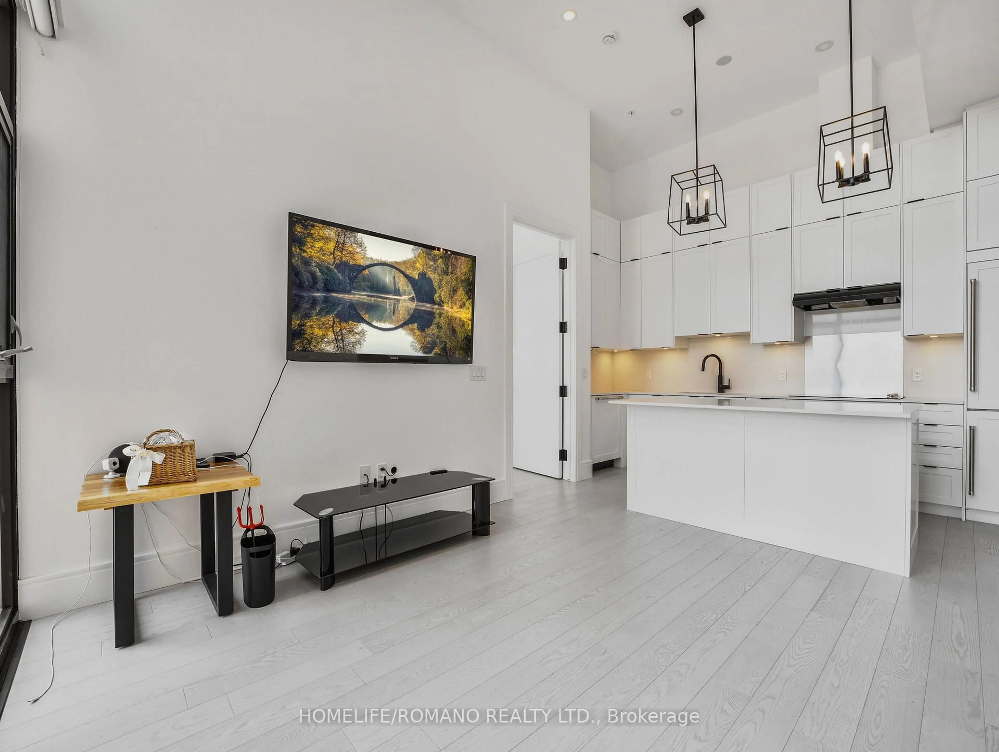 Open concept kitchen, unknown for 118 King St #LPH12, Hamilton Ontario L8N 0A9