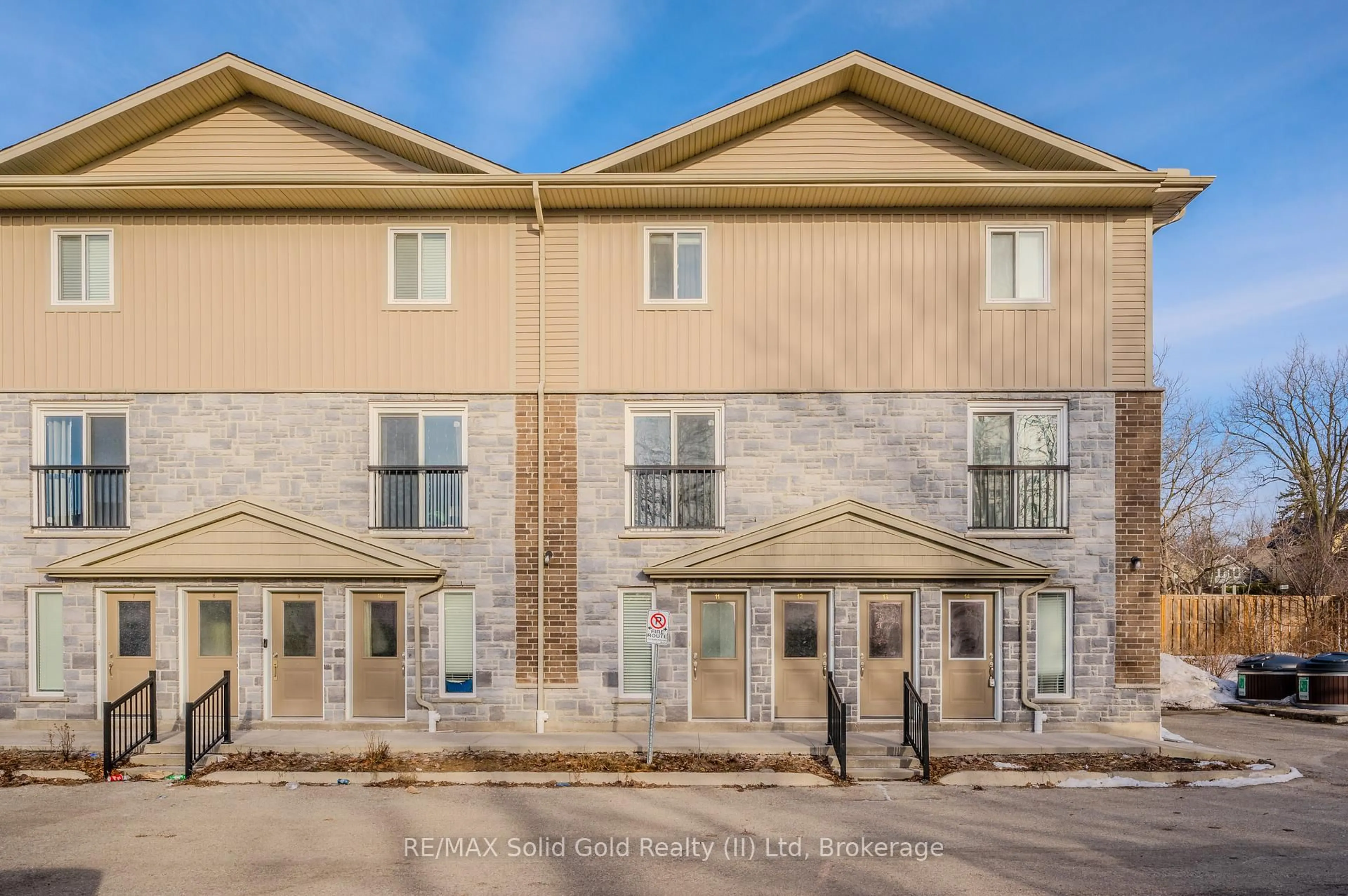 Unknown for 122 Courtland Ave #11, Kitchener Ontario N2G 0B8