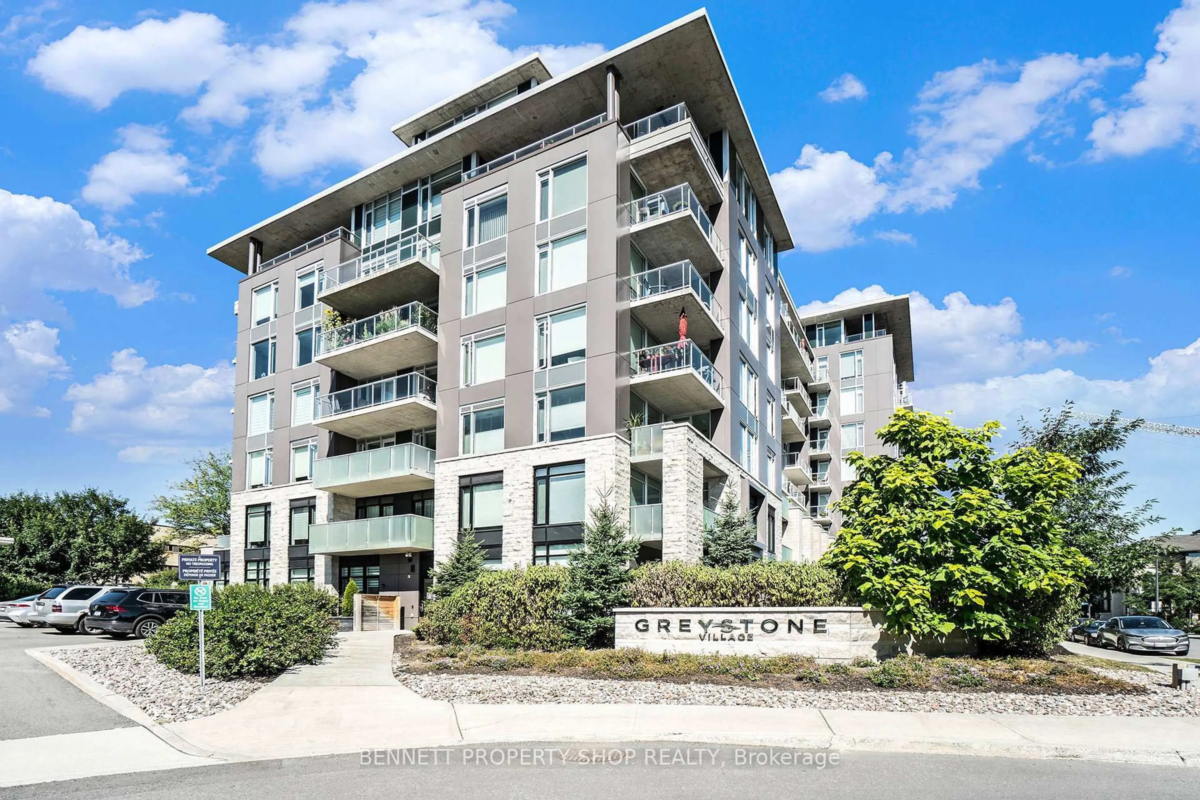 A pic from outside/outdoor area/front of a property/back of a property/a pic from drone, building for 530 De Mazenod Ave #105, Ottawa Ontario K1S 5W8