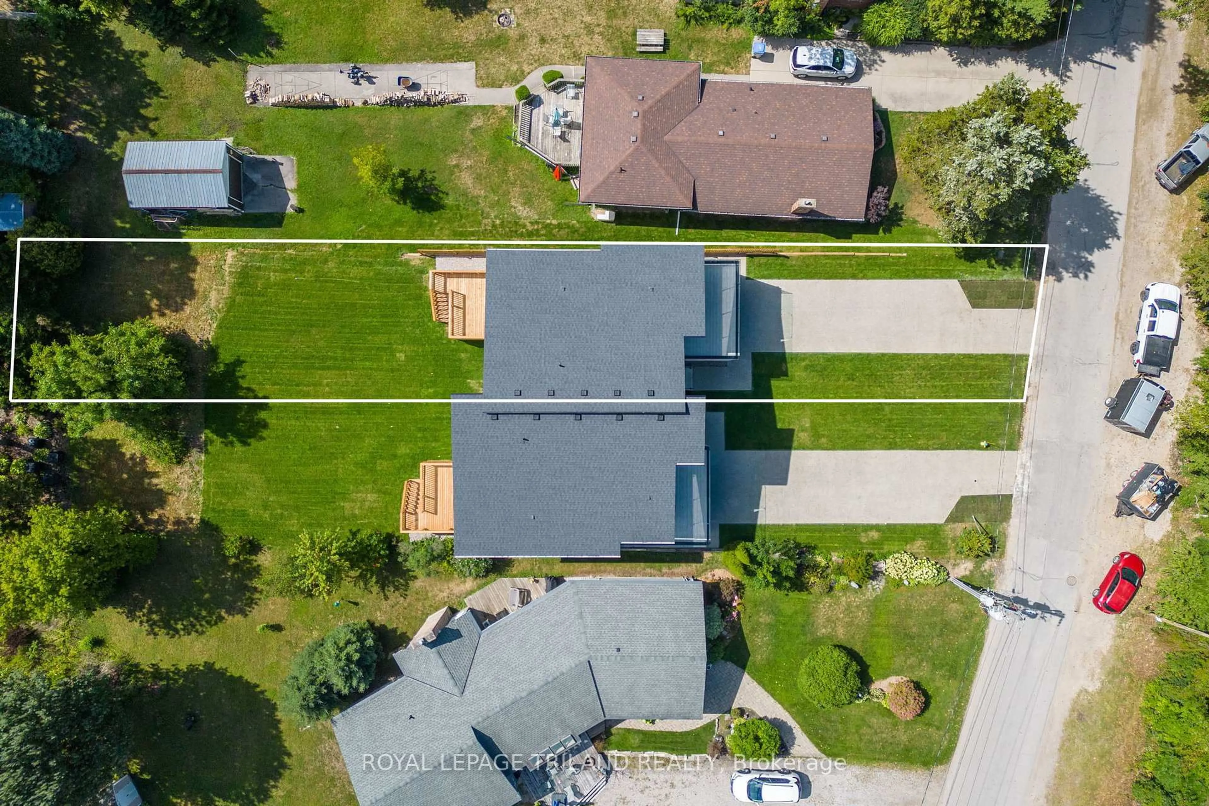 A pic from outside/outdoor area/front of a property/back of a property/a pic from drone, street for 34 Alberta St, Lambton Shores Ontario N0M 1T0