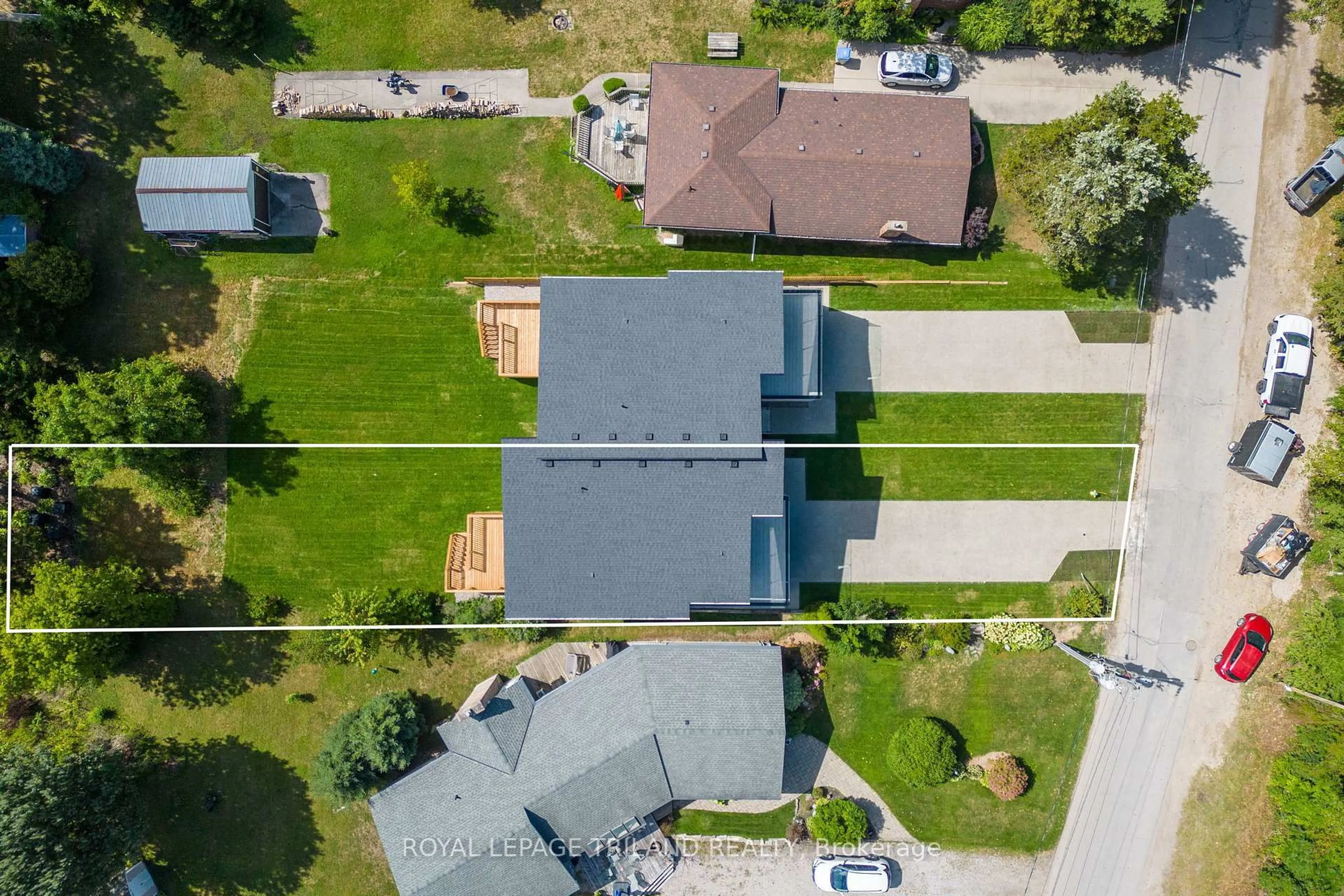 A pic from outside/outdoor area/front of a property/back of a property/a pic from drone, street for 32 Alberta St, Lambton Shores Ontario N0M 1T0