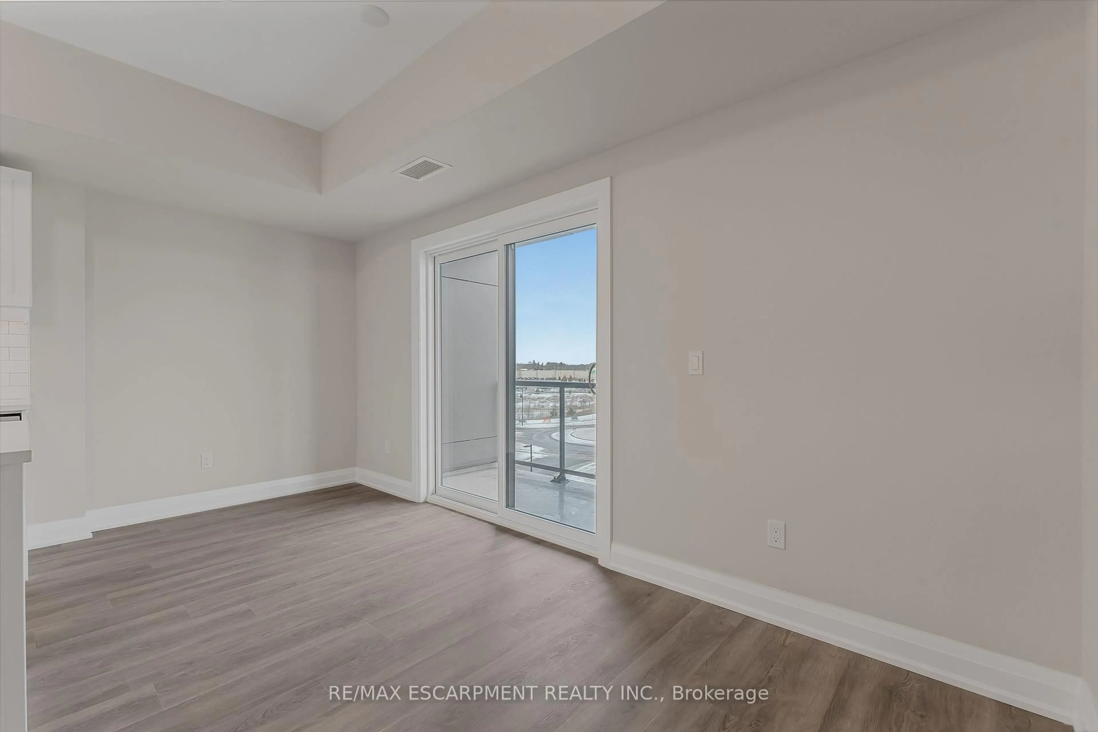 A pic of a room for 118 Summersides Blvd #403, Pelham Ontario L0E 1E1