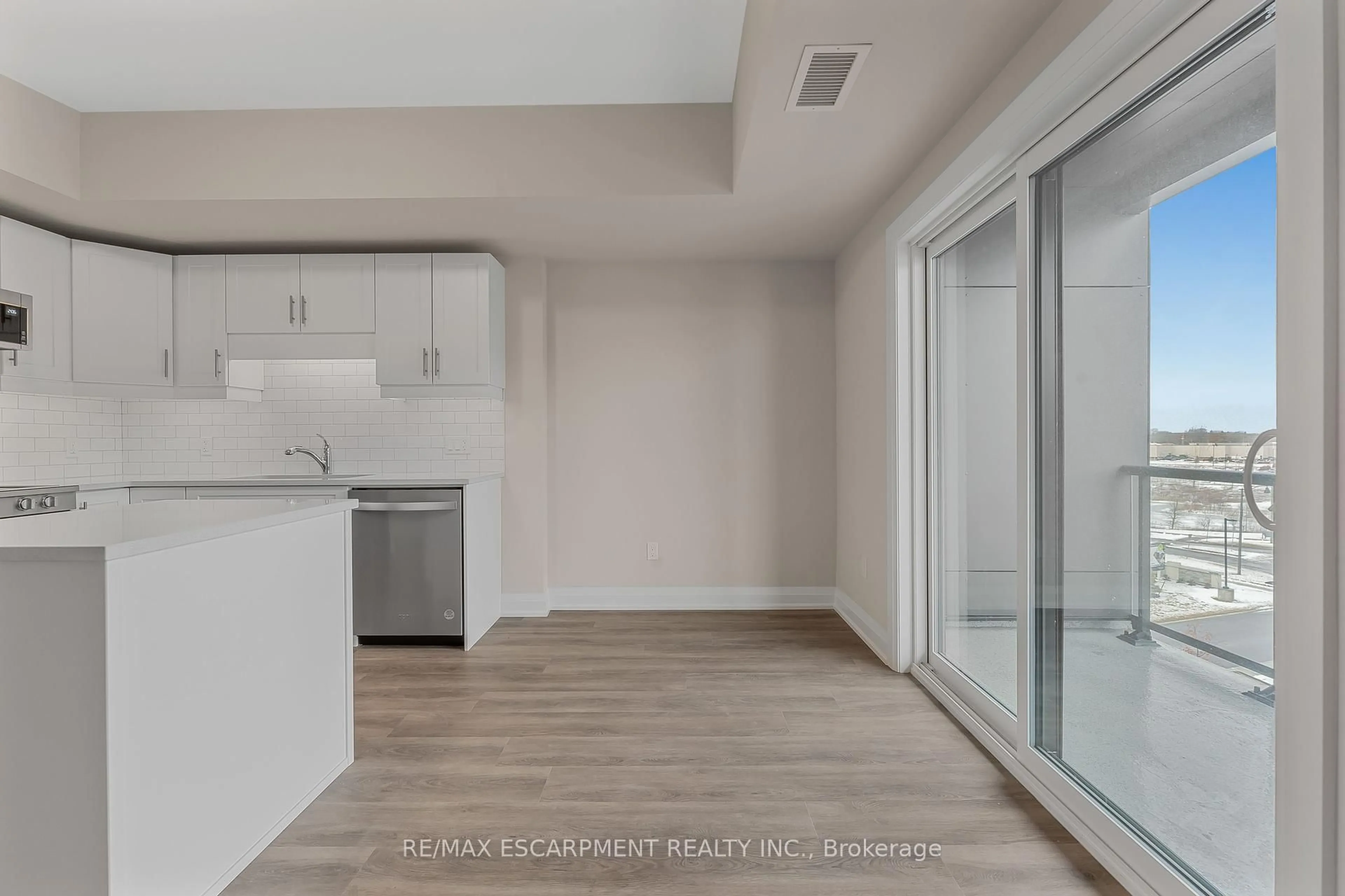 A pic of a room for 118 Summersides Blvd #403, Pelham Ontario L0E 1E1
