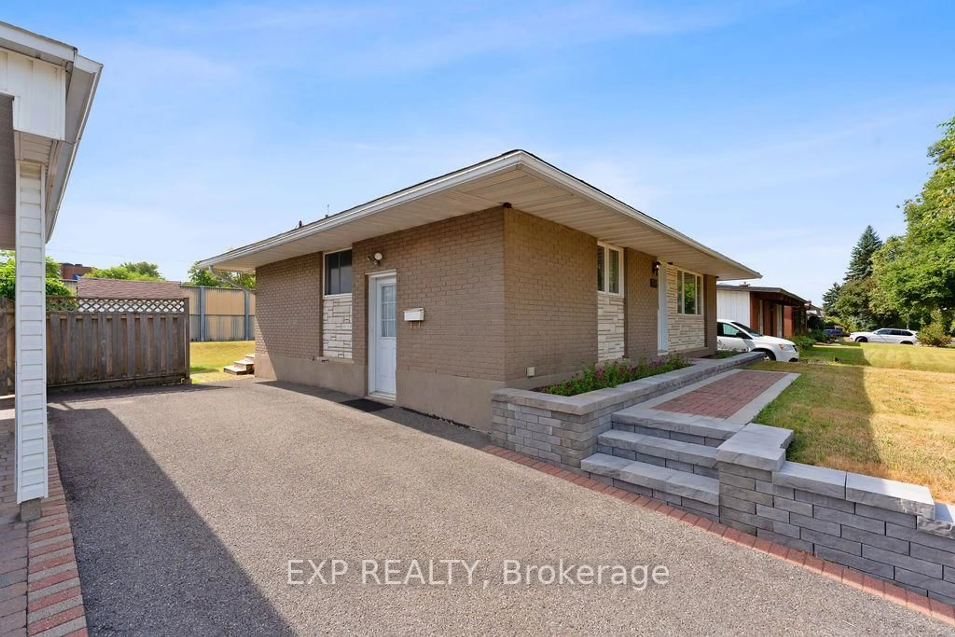 Unknown for 2536 Roman Ave, Ottawa Ontario K2B 7X9