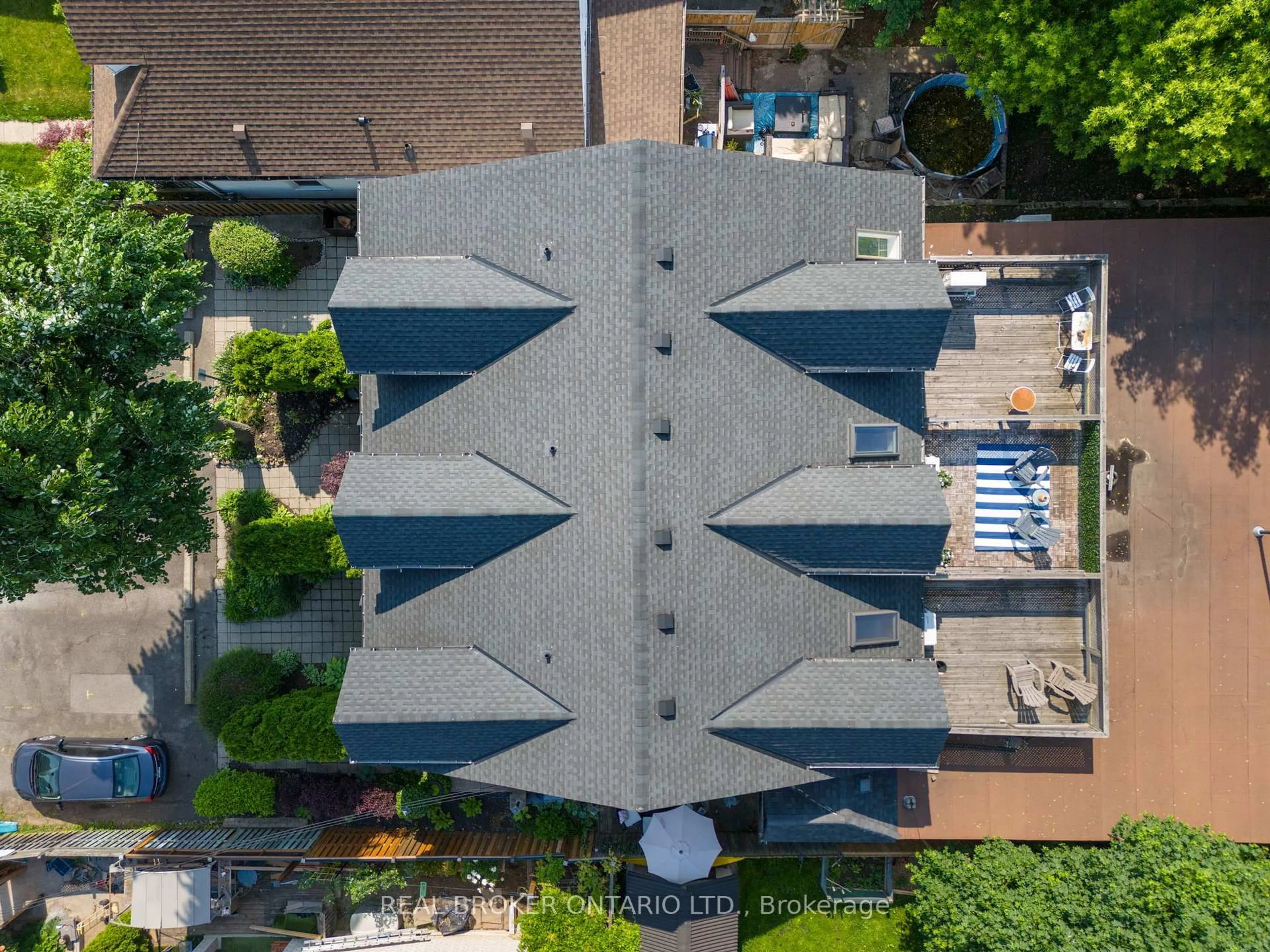 A pic from outside/outdoor area/front of a property/back of a property/a pic from drone, unknown for 23 Macaulay St #2, Hamilton Ontario L8L 1E6