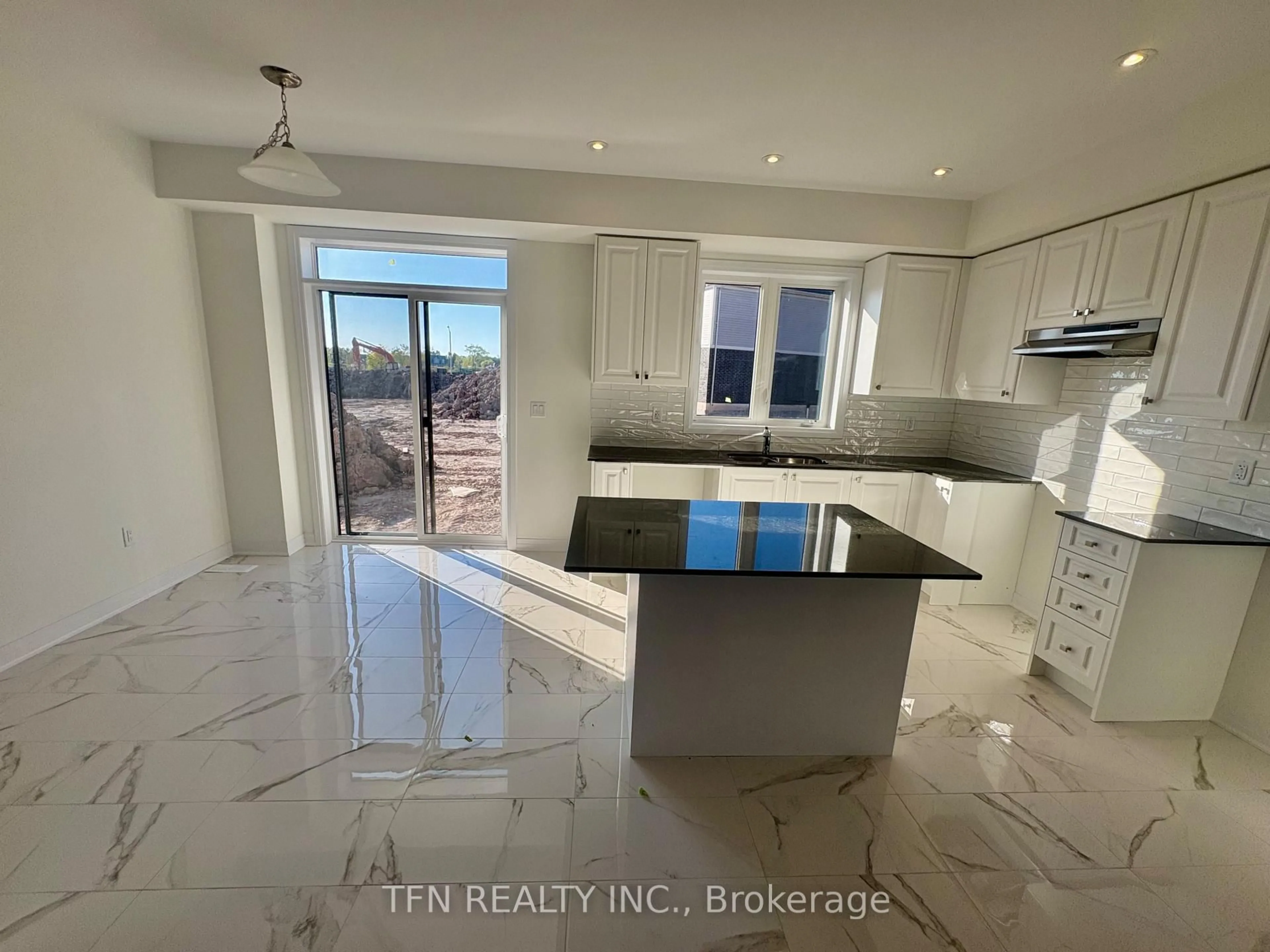 Open concept kitchen, ceramic/tile floor for 28 Canvas Cres, Welland Ontario L3B 0P4