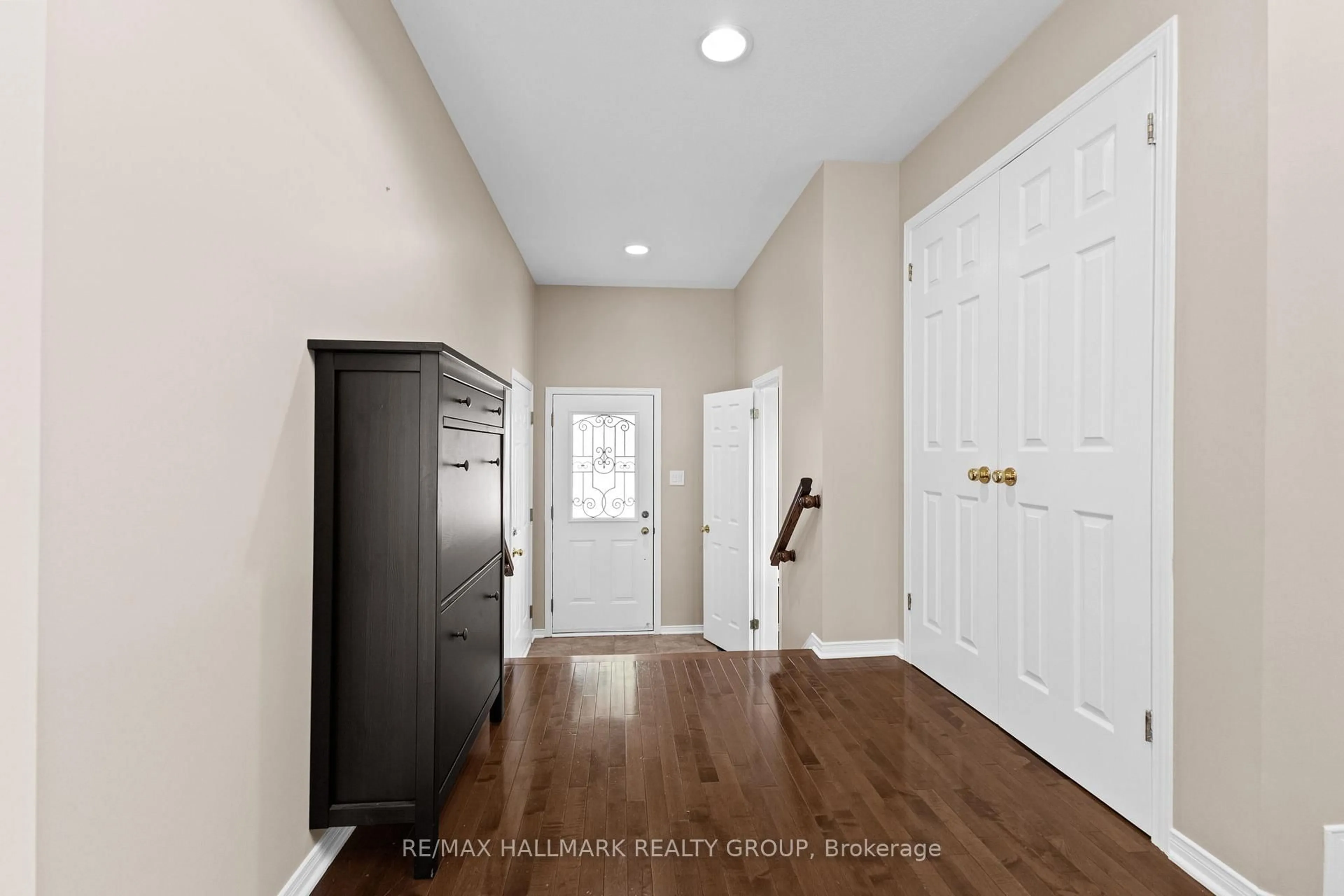 Indoor entryway for 2213 Brockstone Cres, Ottawa Ontario K4A 4V4