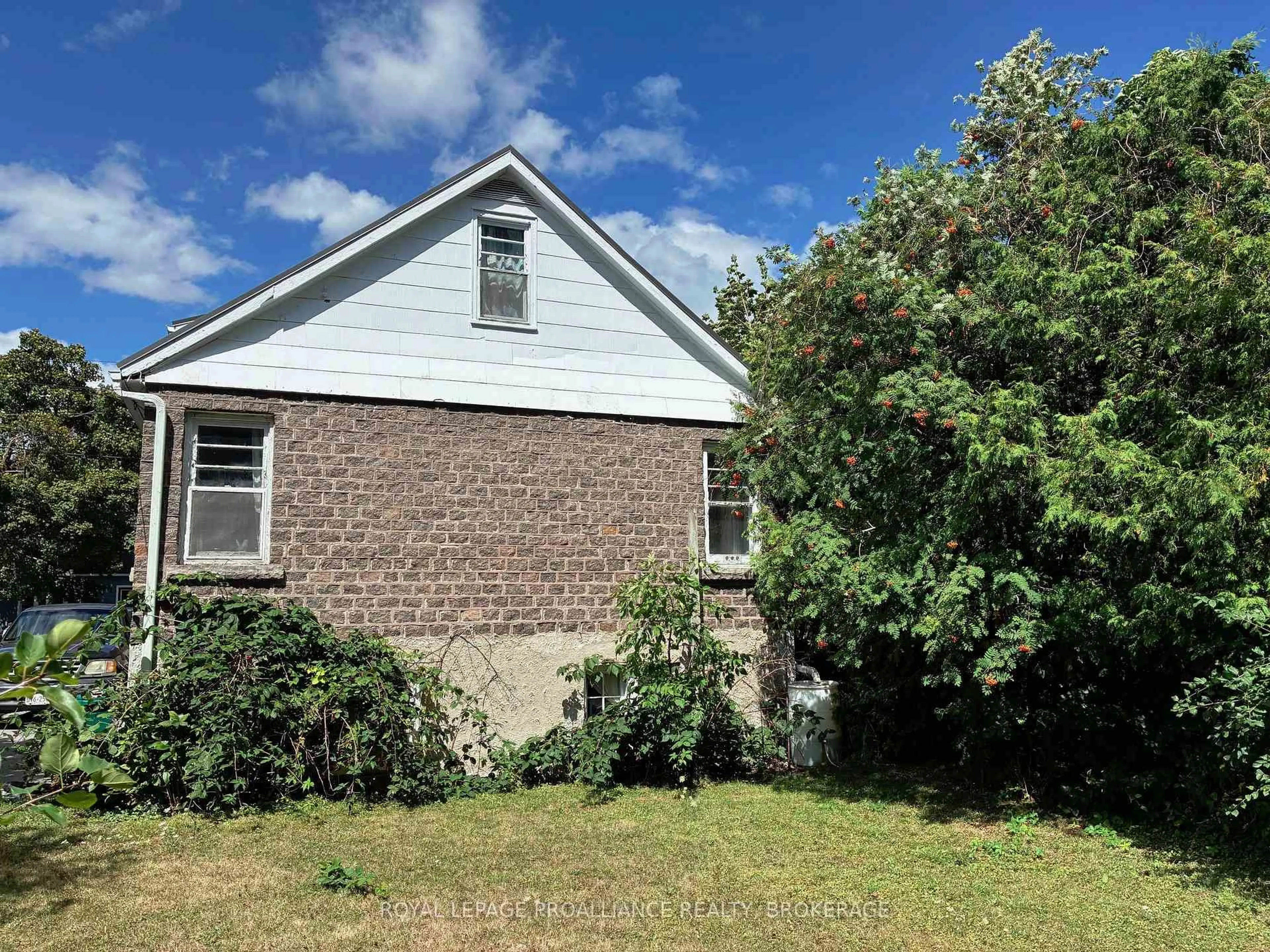 Unknown for 808 Brock St, Kingston Ontario K7L 1W7