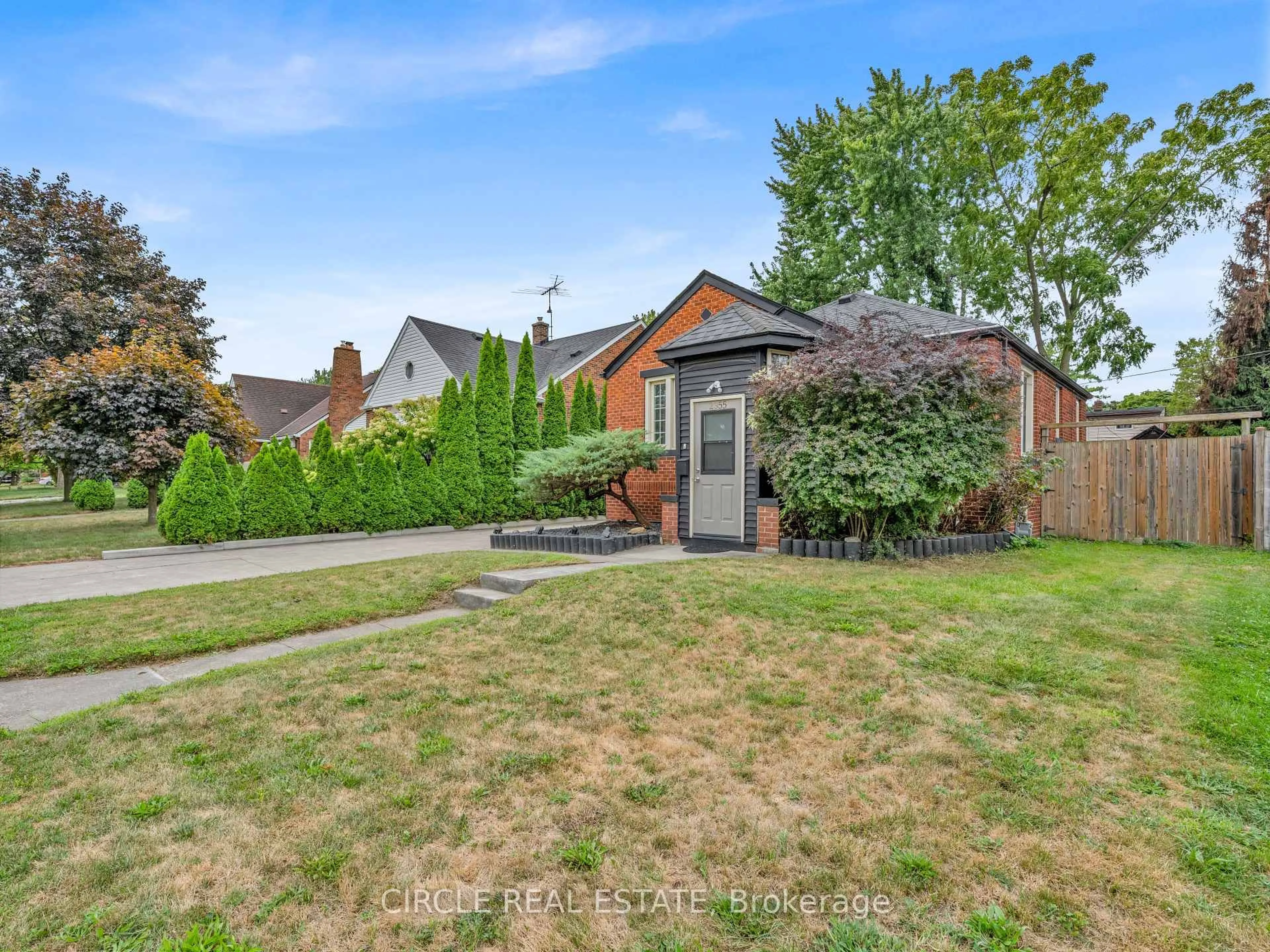 A pic from outside/outdoor area/front of a property/back of a property/a pic from drone, street for 2355 Rossini Blvd, Windsor Ontario N8W 4P7