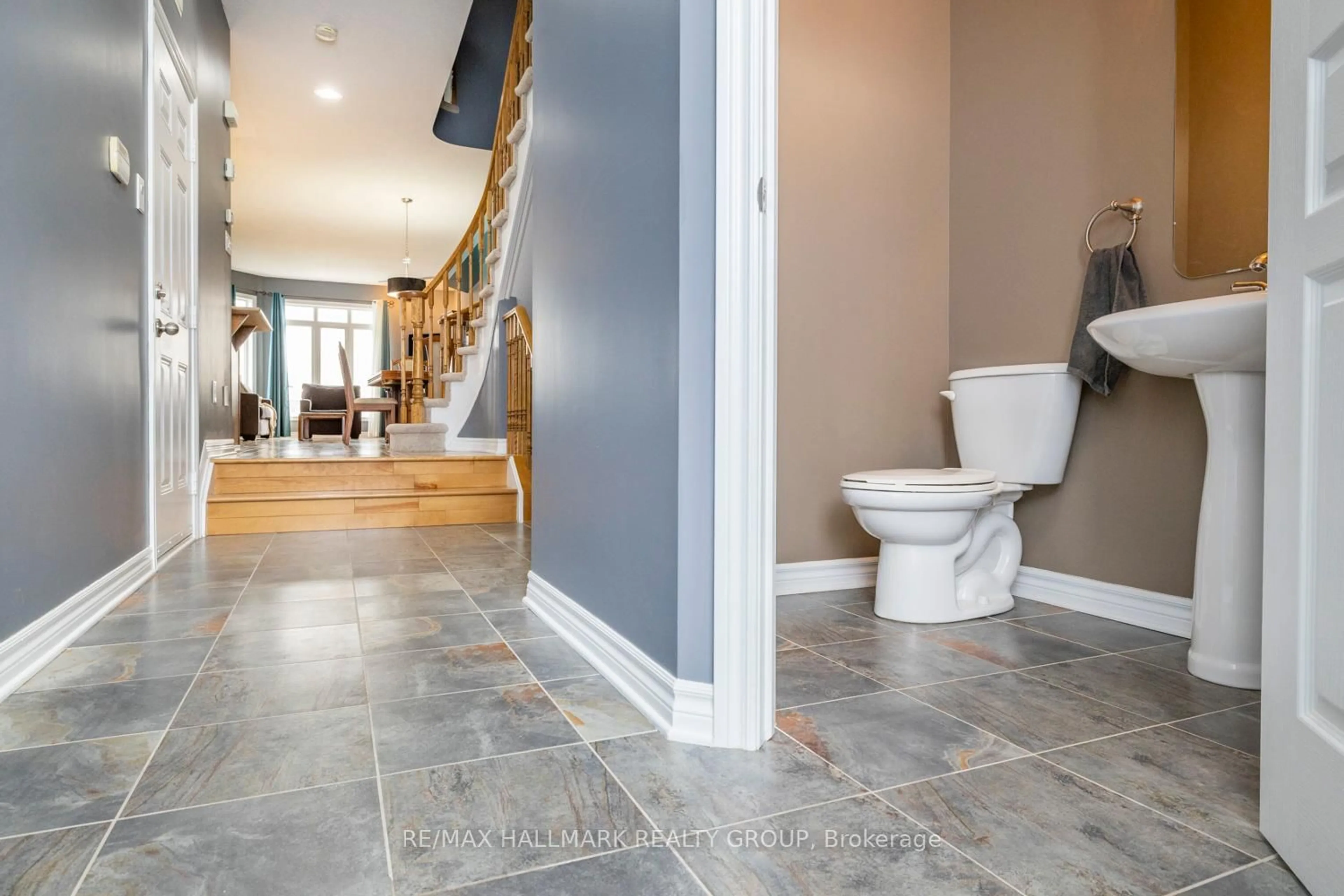 Unknown for 202 Waymark Cres, Ottawa Ontario K2M 0A6