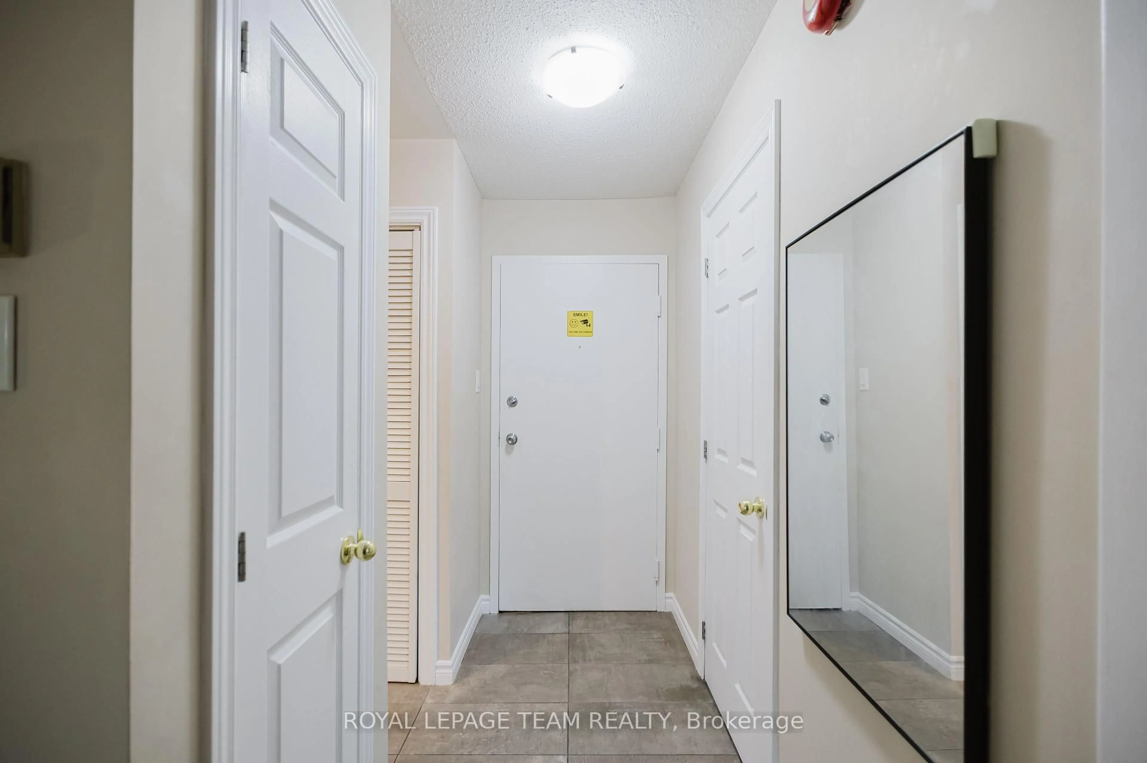 Indoor entryway for 212 Viewmount Dr #210, Ottawa Ontario K2E 7X2