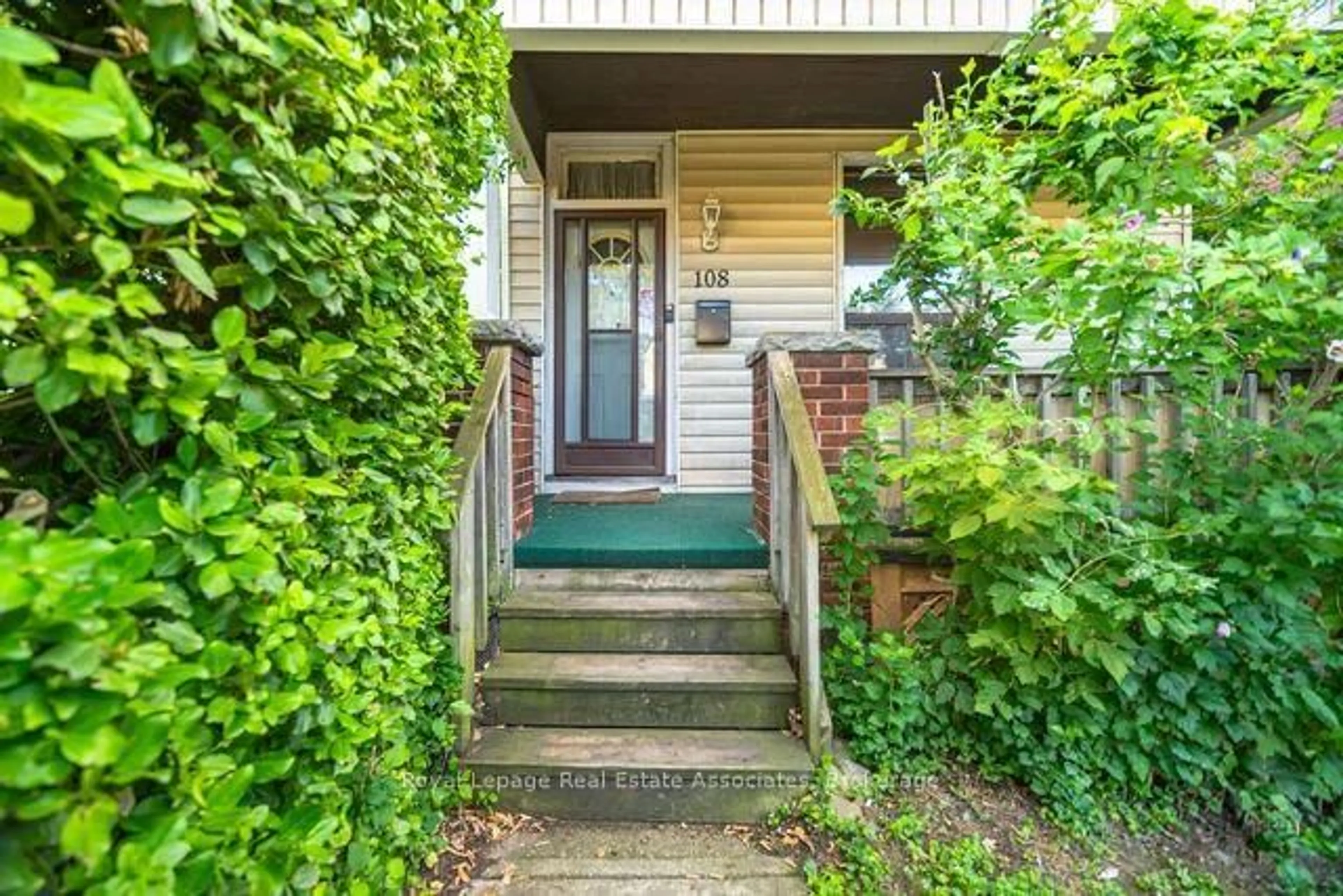 Unknown for 108 Case St, Hamilton Ontario L8L 3G9