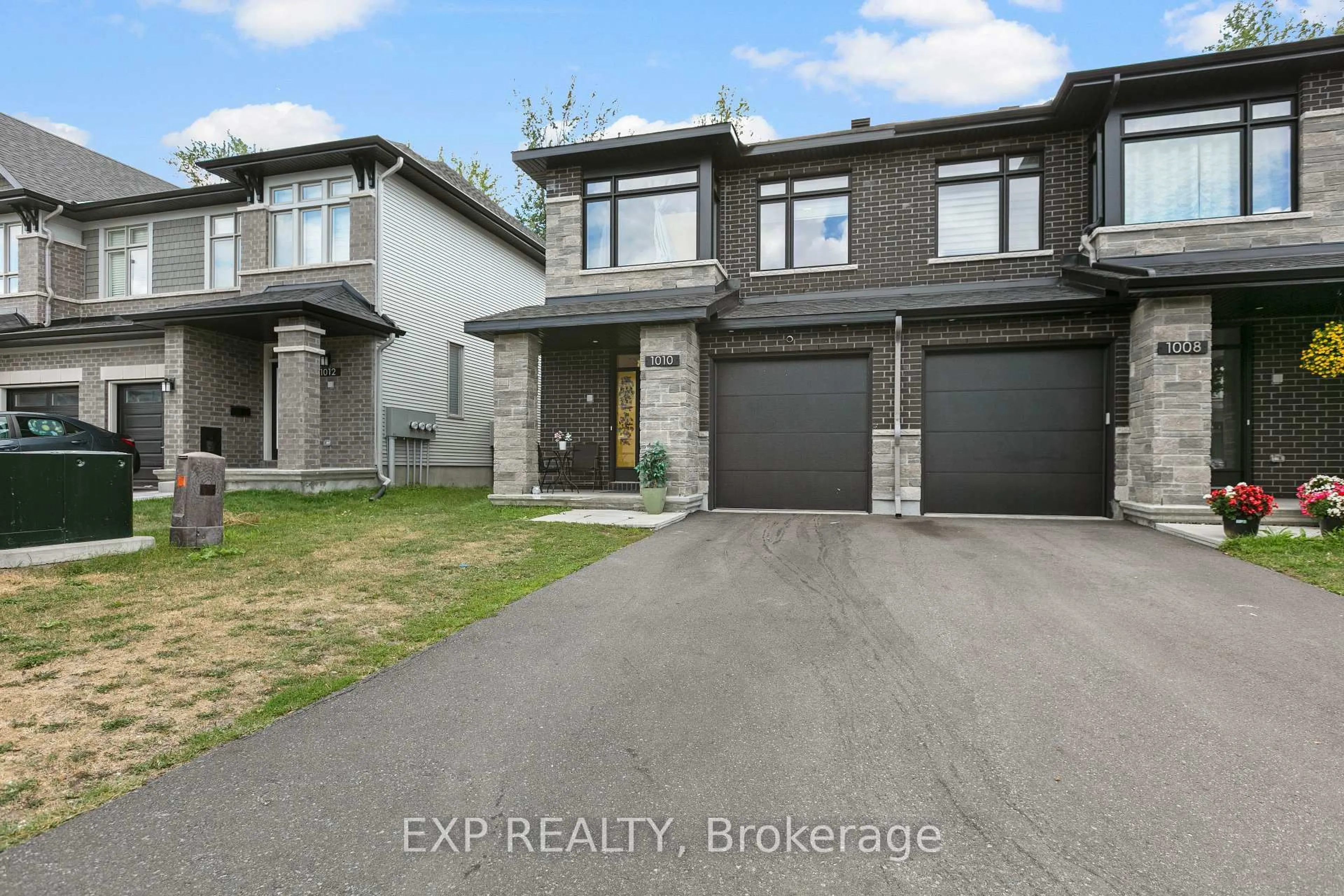 A pic from outside/outdoor area/front of a property/back of a property/a pic from drone, street for 1010 Eider St, Ottawa Ontario K4M 0P5