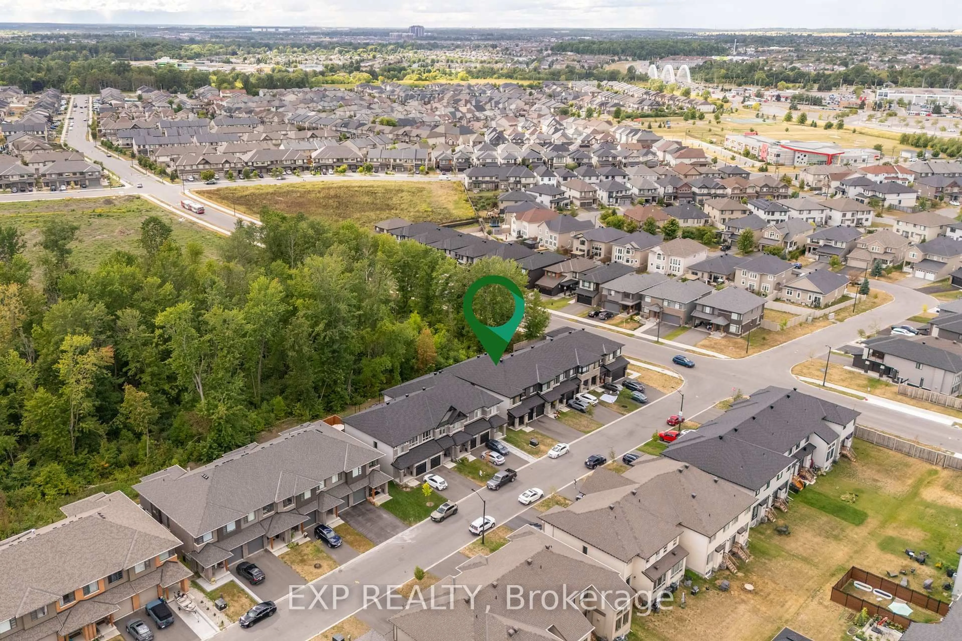 A pic from outside/outdoor area/front of a property/back of a property/a pic from drone, unknown for 1010 Eider St, Ottawa Ontario K4M 0P5
