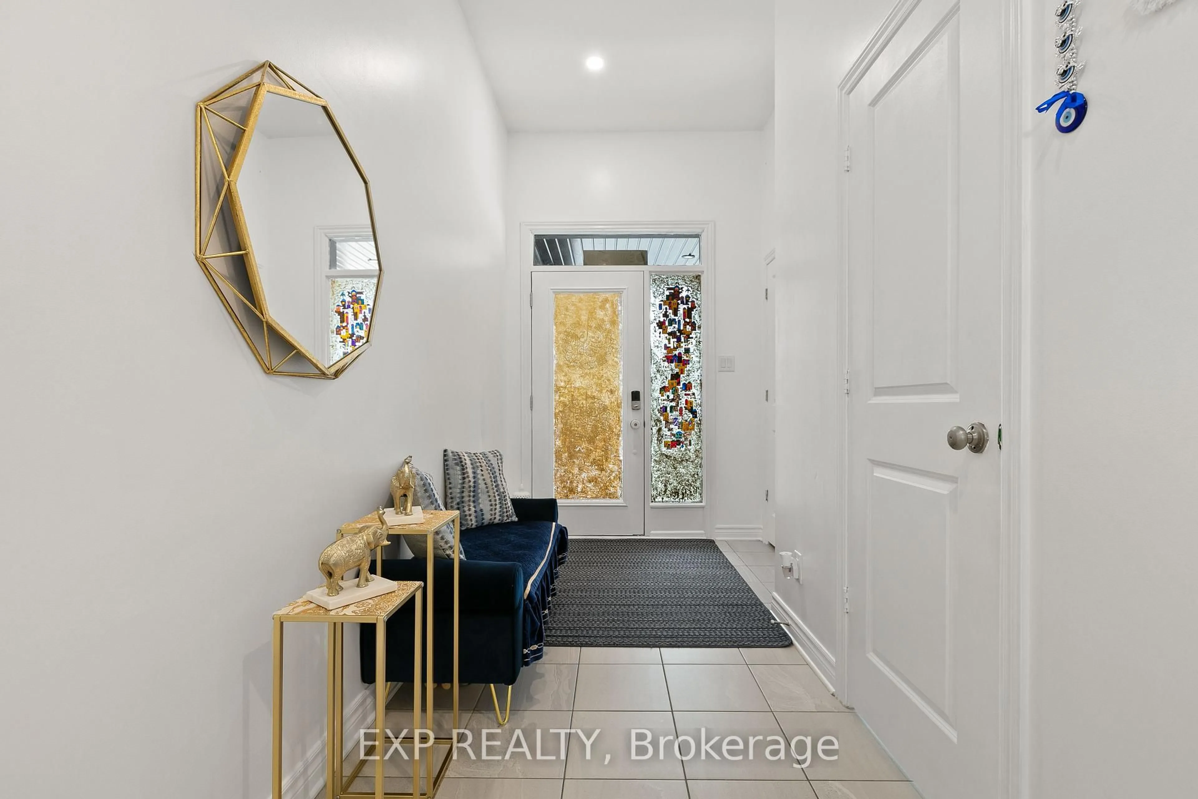 Indoor entryway for 1010 Eider St, Ottawa Ontario K4M 0P5
