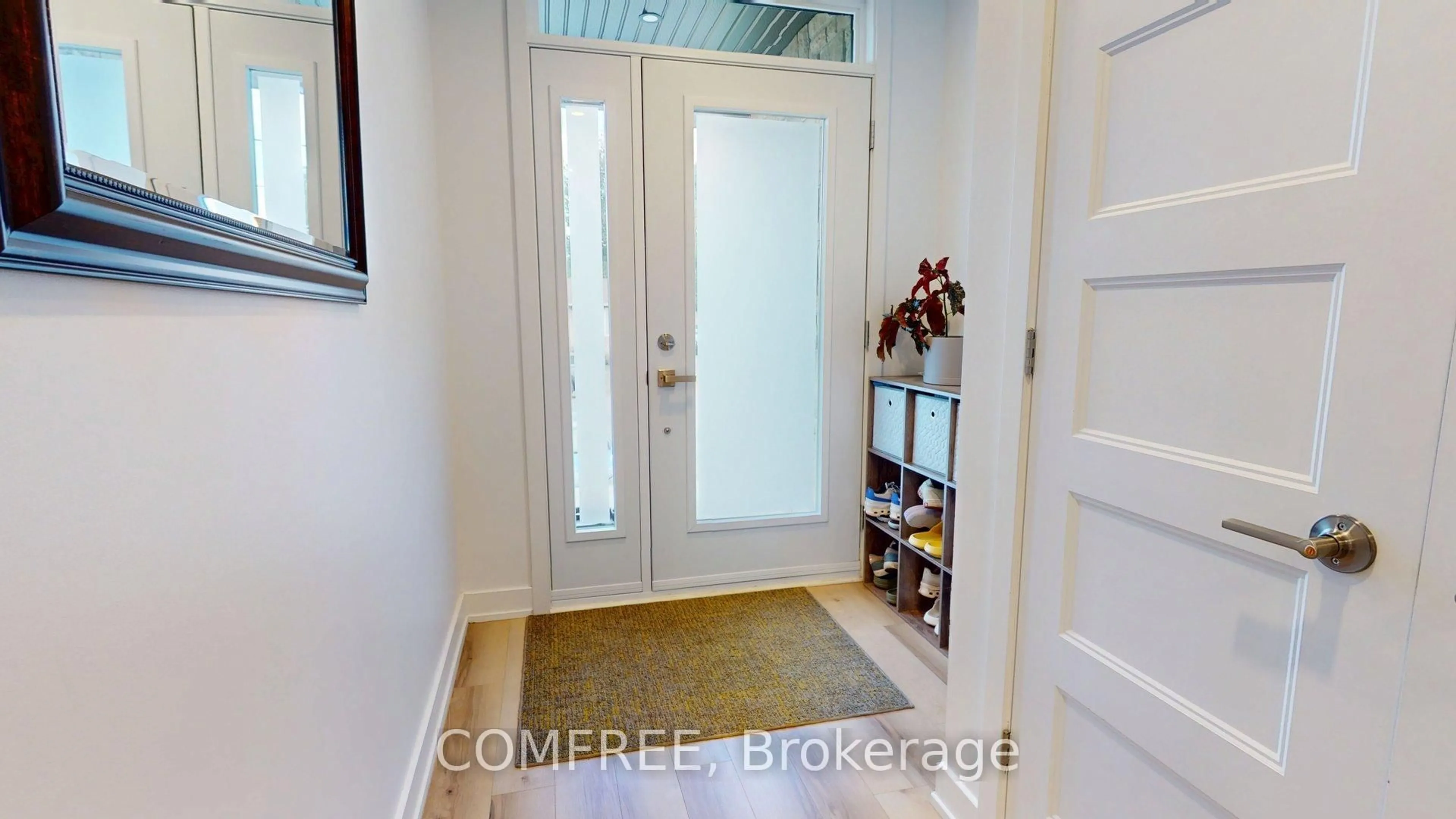 Indoor entryway for 31 Marcel St, Russell Ontario K0A 1W0
