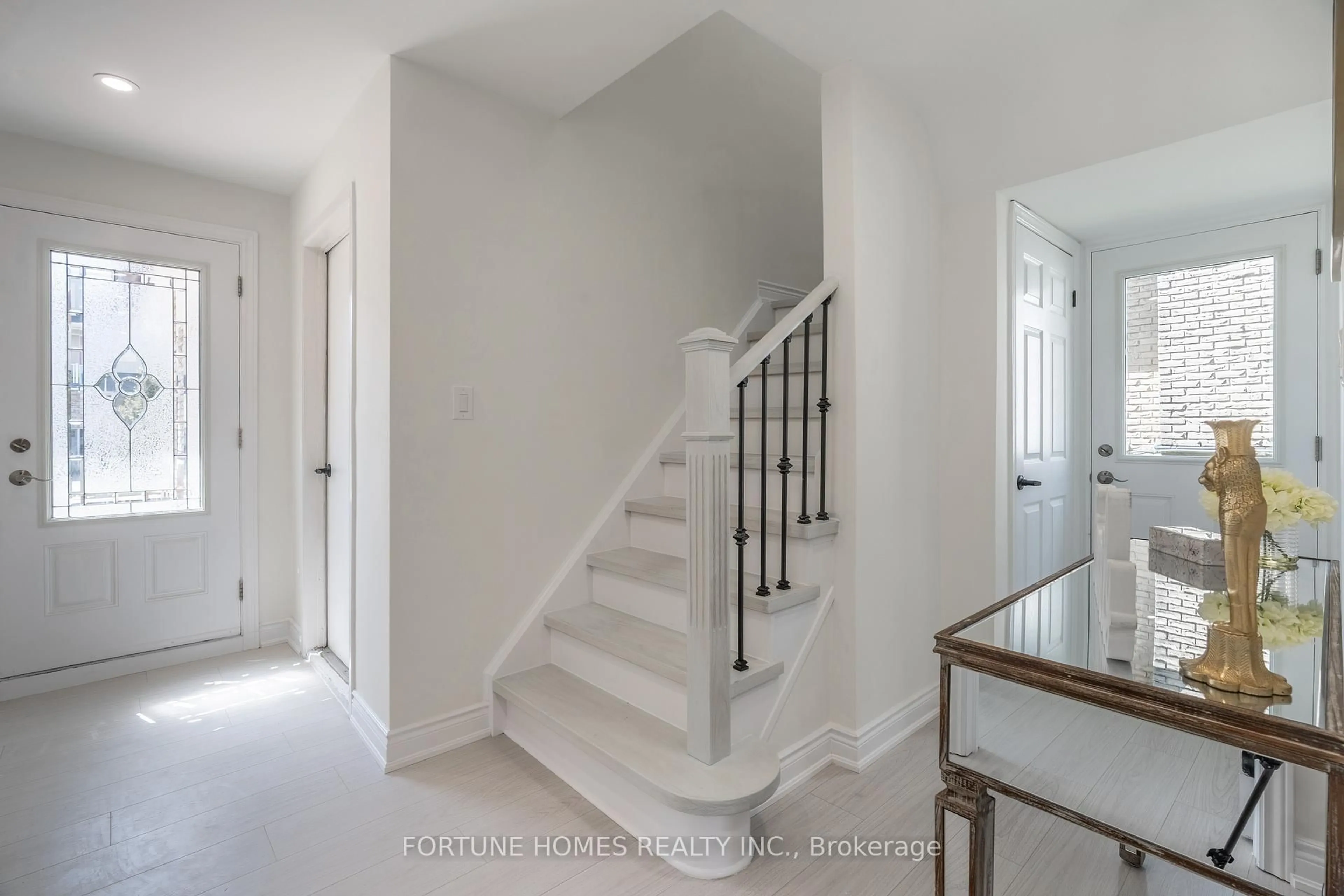 Stairs for 384 Westwood Dr, Kitchener Ontario N2M 2L6