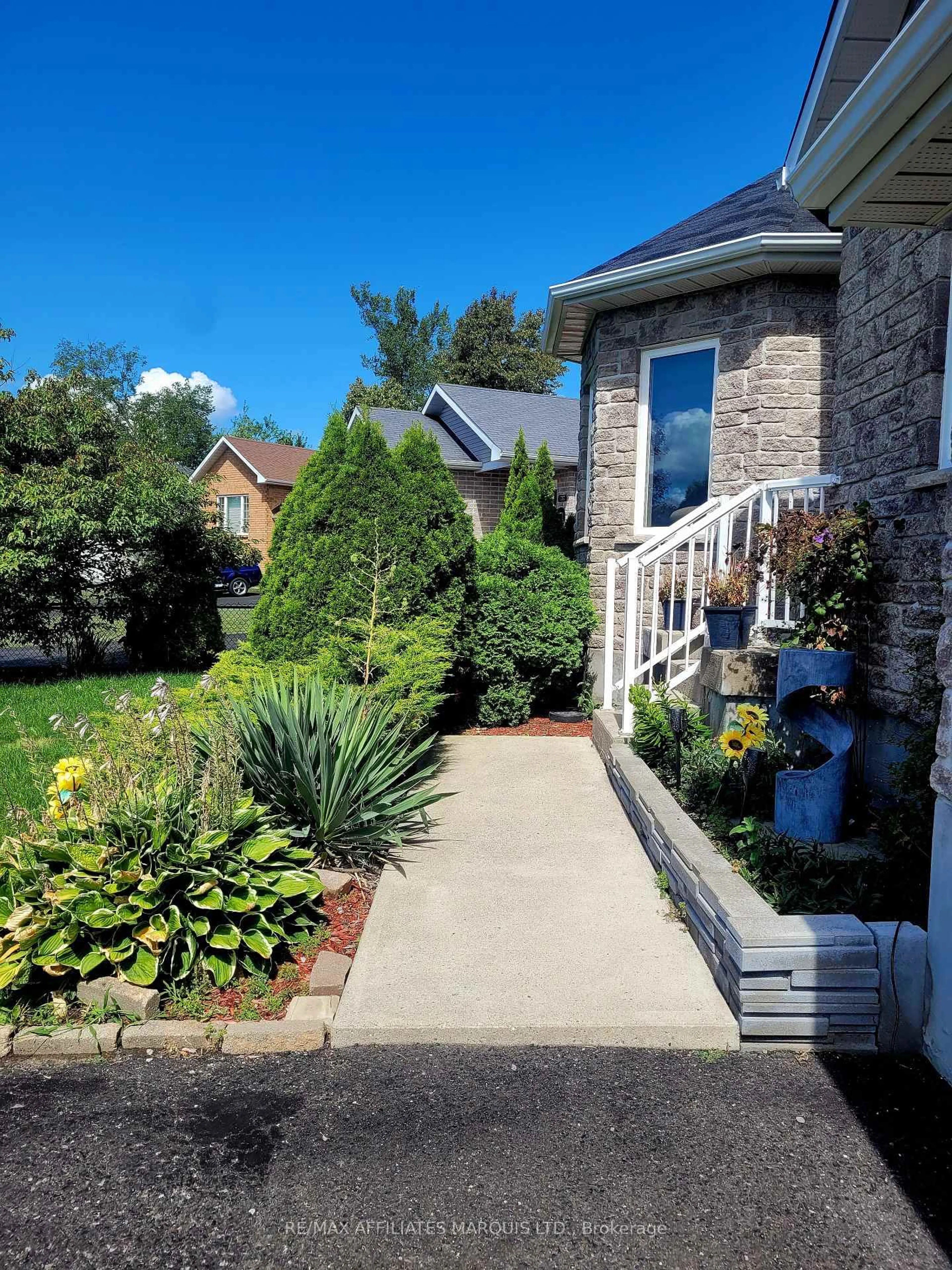 Unknown for 1286 Daprat Ave, Cornwall Ontario K6H 6N9