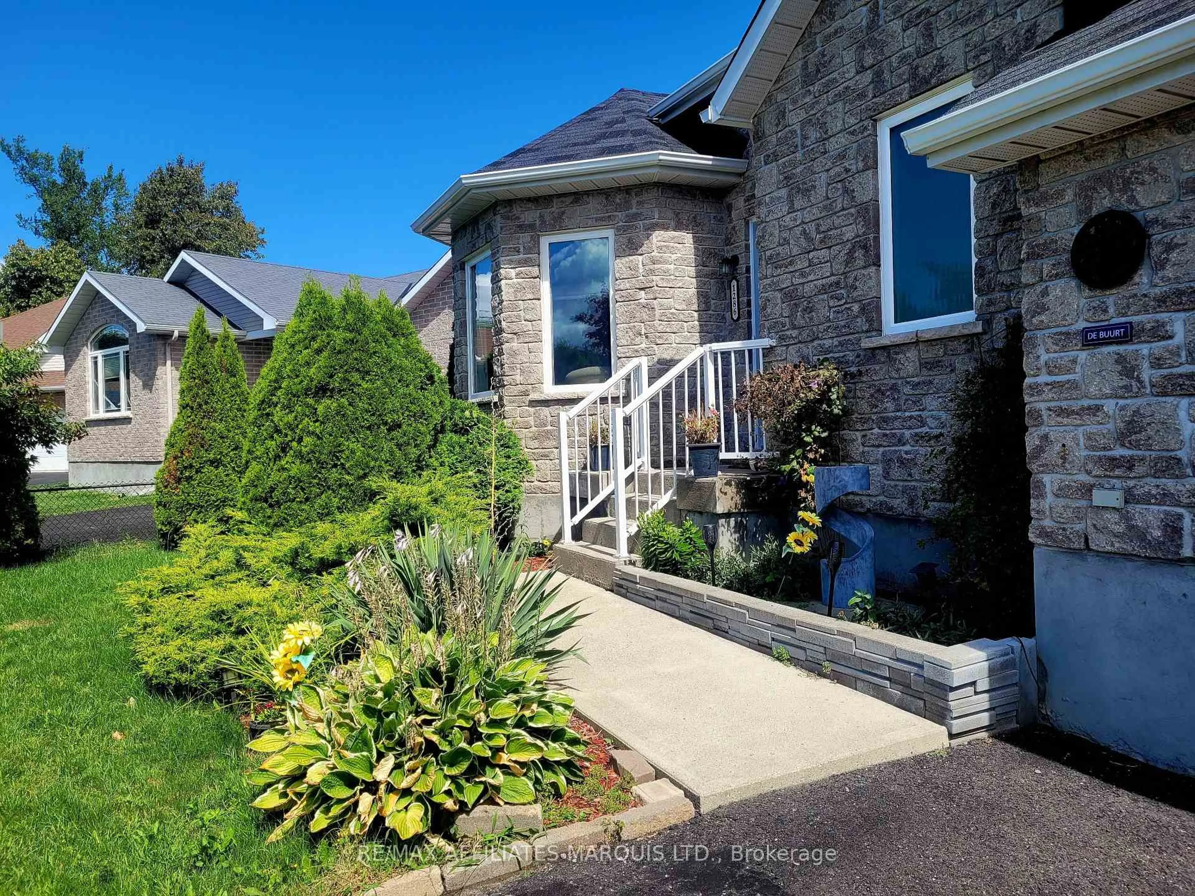 Unknown for 1286 Daprat Ave, Cornwall Ontario K6H 6N9