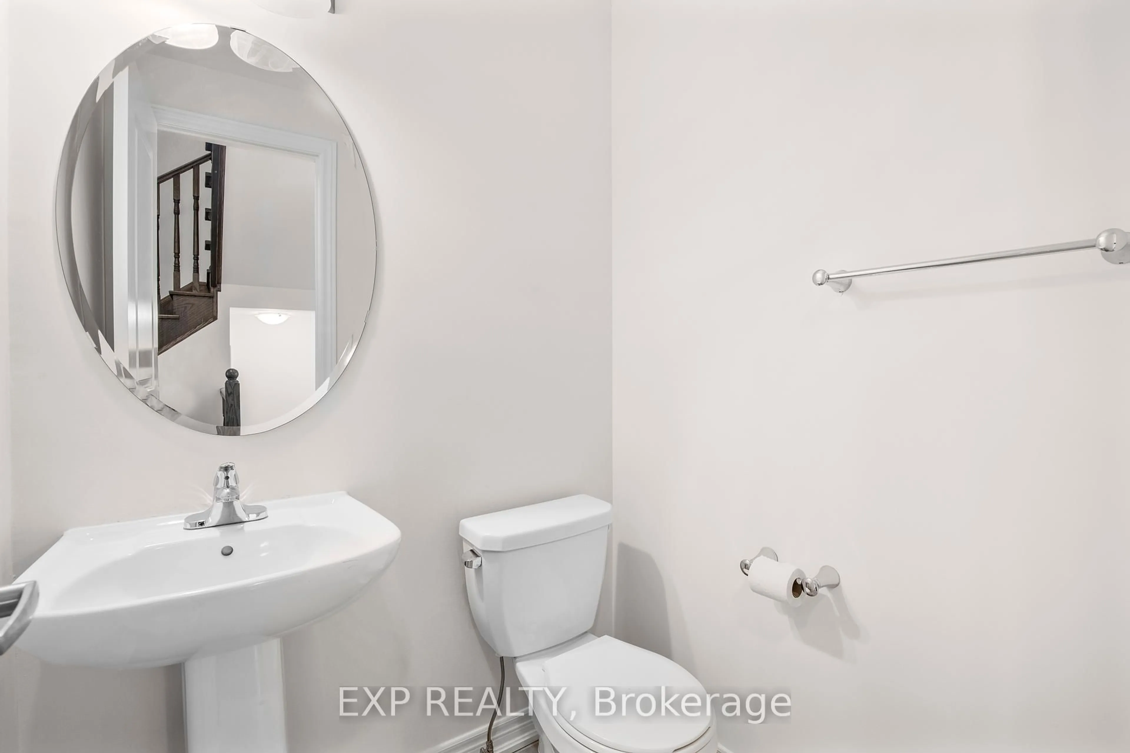 Standard bathroom, ceramic/tile floor for 29 Heming Tr, Hamilton Ontario L9K 0H8