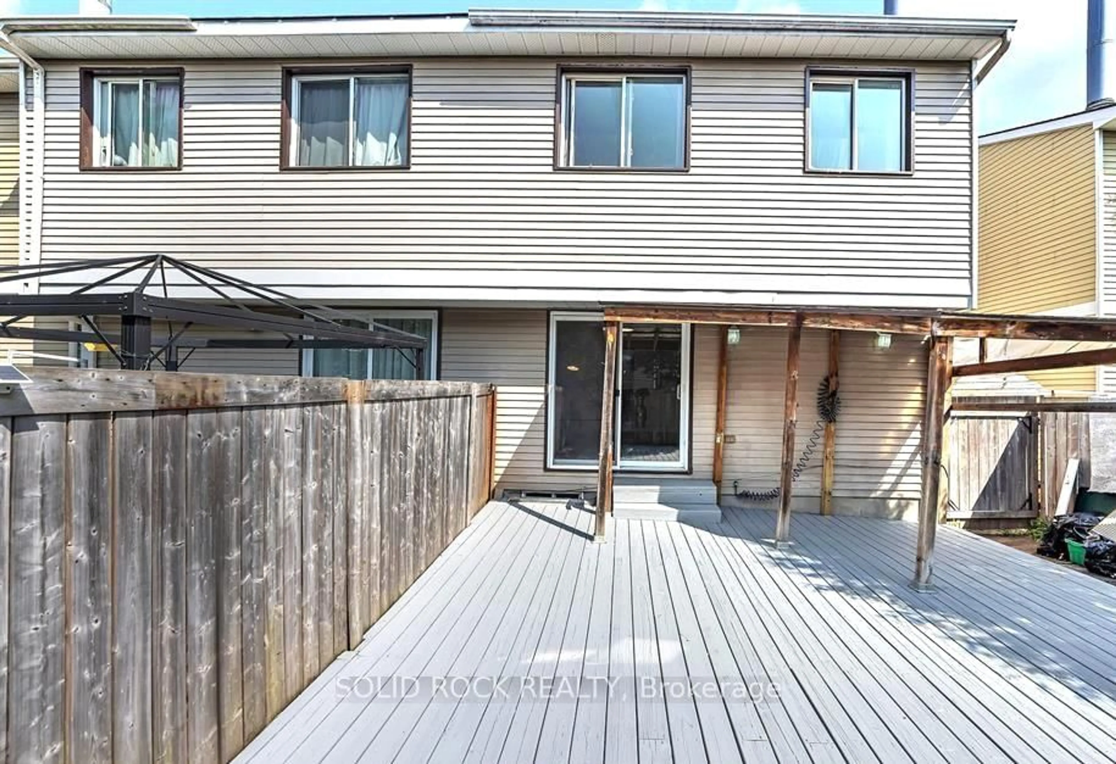 Patio, street for 348 Monica Cres, Orleans Ontario K1E 3N5