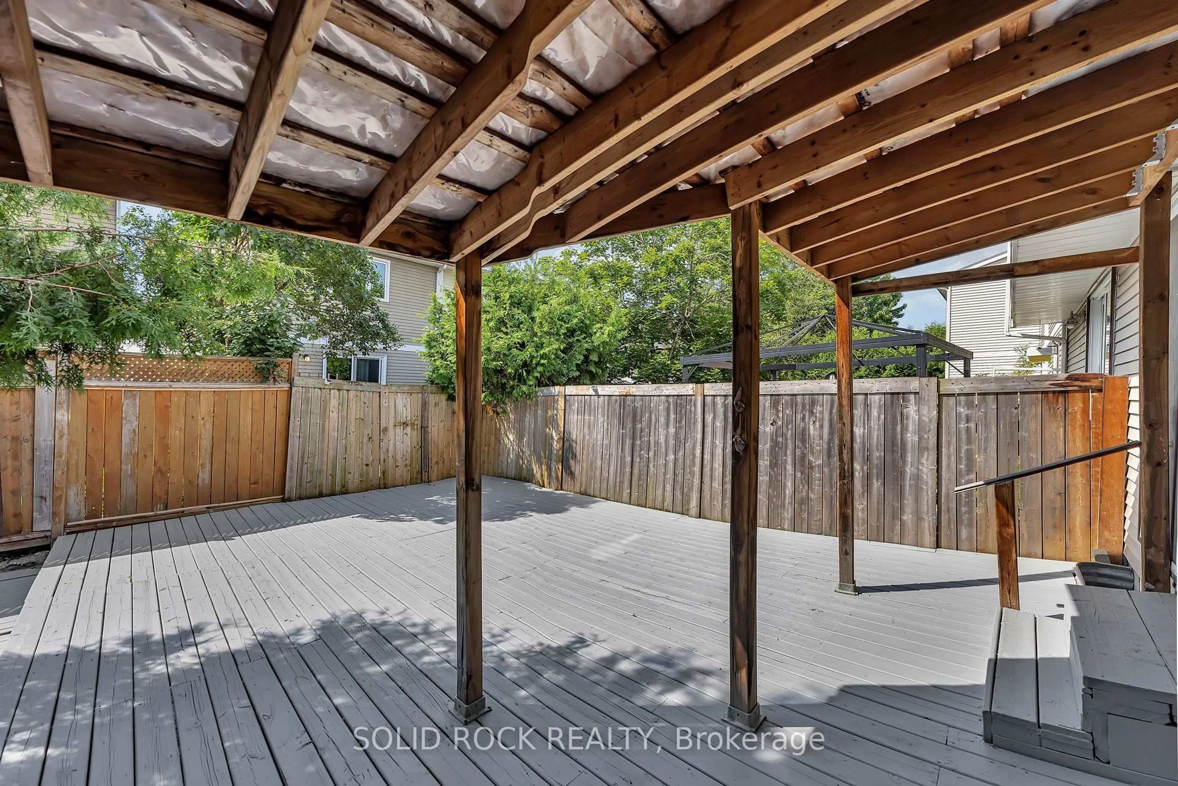 Patio, street for 348 Monica Cres, Orleans Ontario K1E 3N5