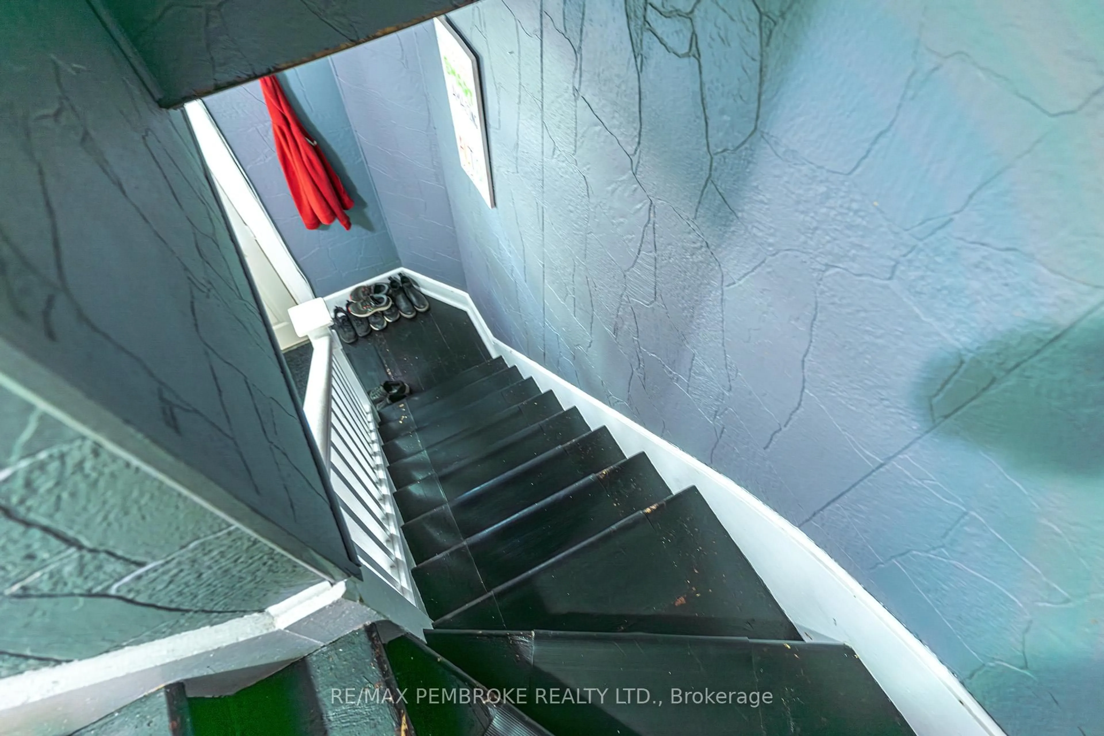 Stairs for 624 Mcgee St, Pembroke Ontario K8A 6G1