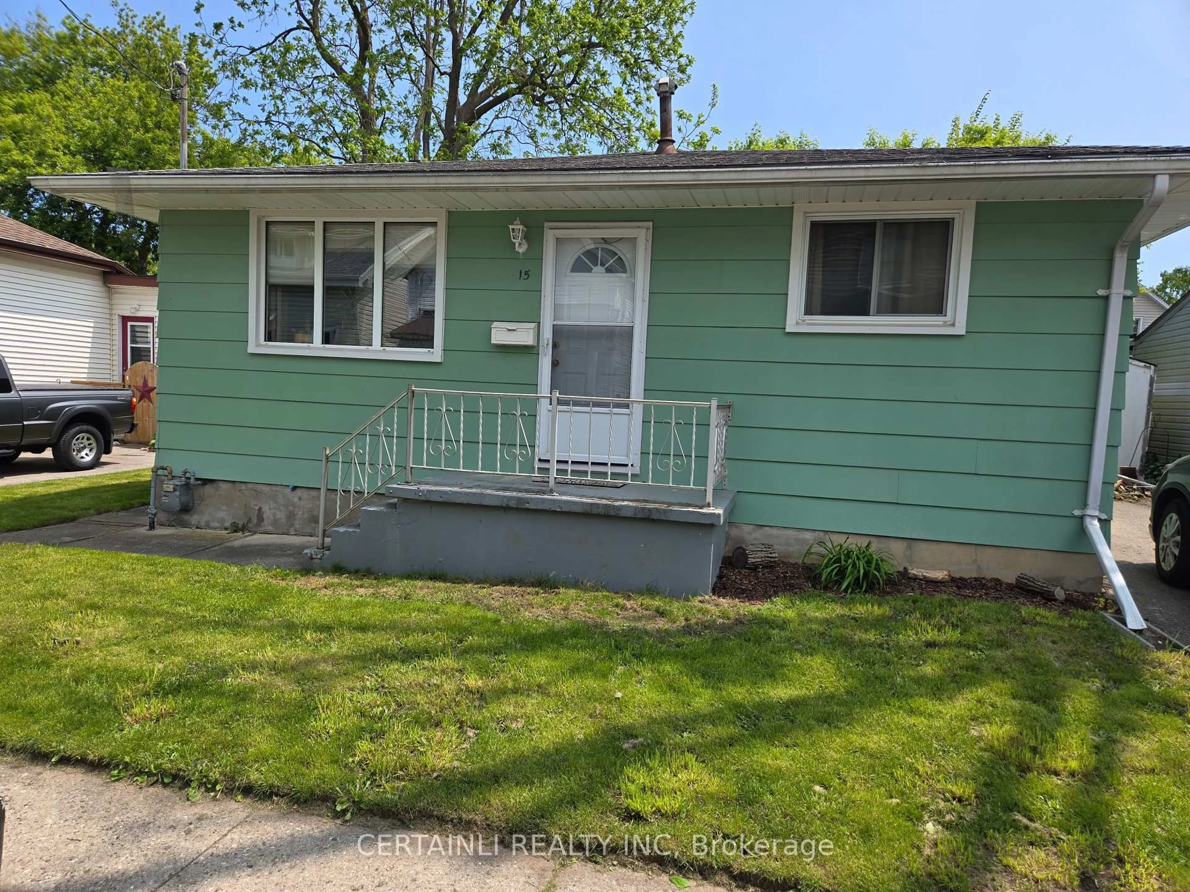 Home with vinyl exterior material, street for 15 Penwarden St, St. Thomas Ontario N5P 2R6