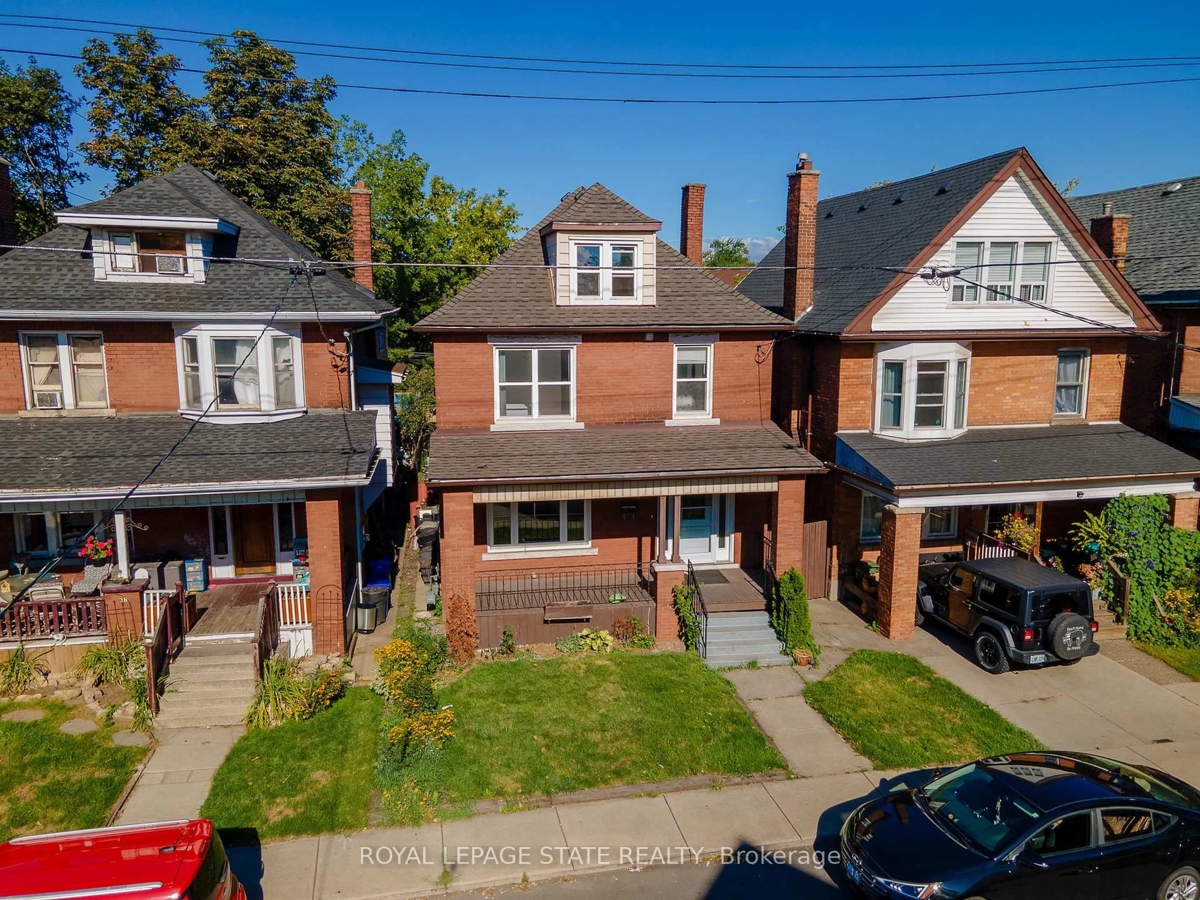 A pic from outside/outdoor area/front of a property/back of a property/a pic from drone, street for 36 Spadina Ave, Hamilton Ontario L8M 2W9