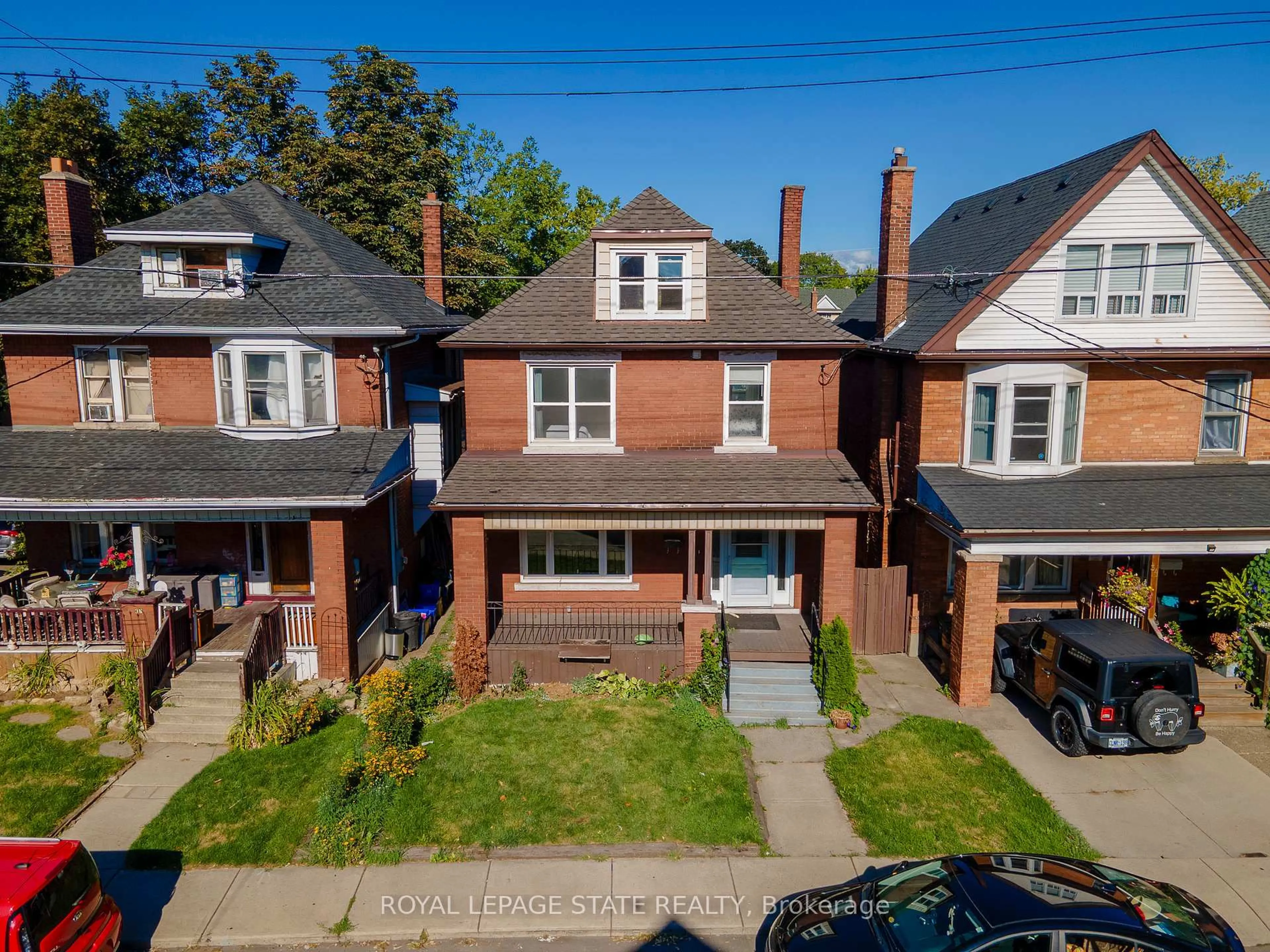 A pic from outside/outdoor area/front of a property/back of a property/a pic from drone, street for 36 Spadina Ave, Hamilton Ontario L8M 2W9
