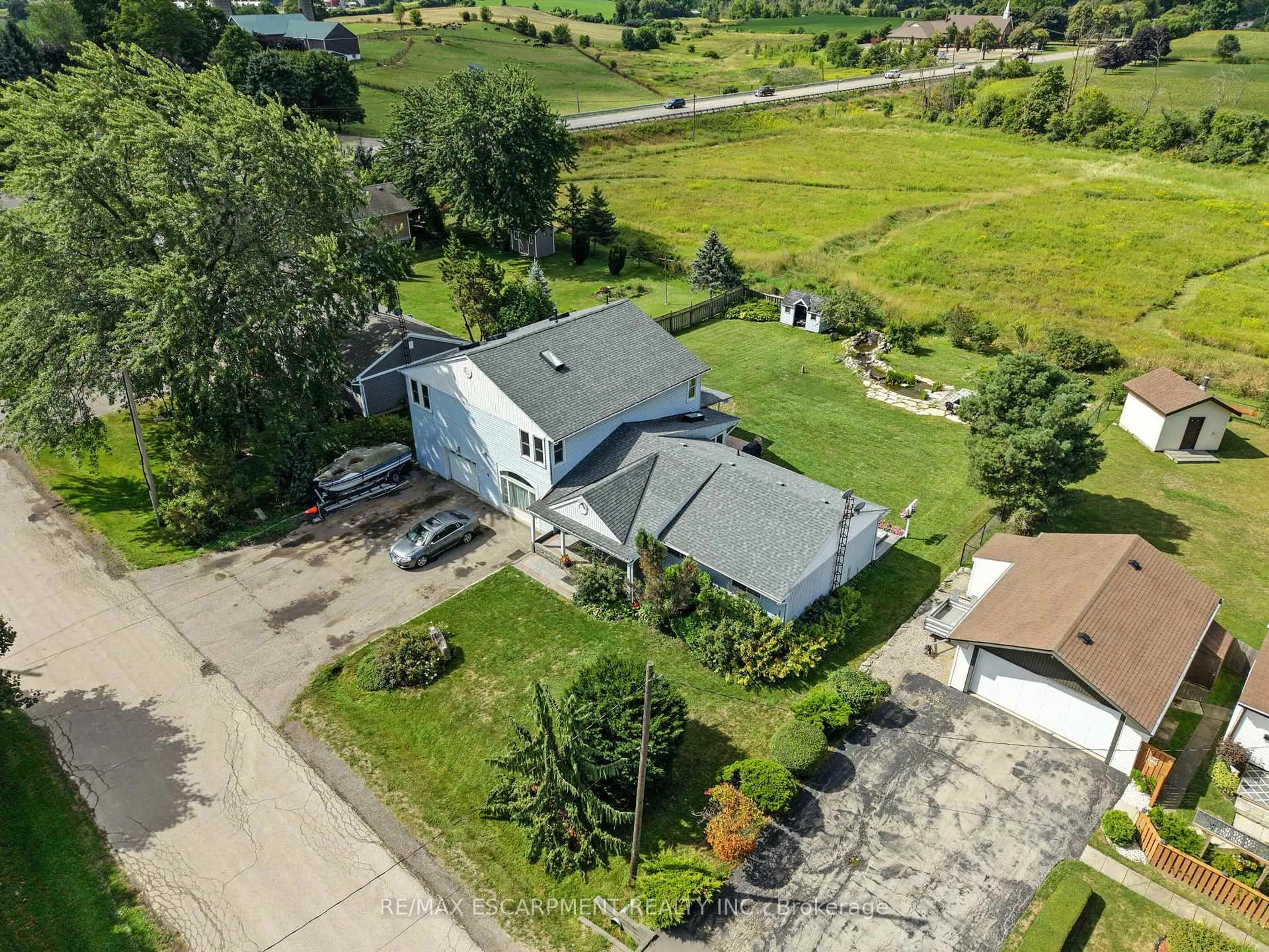 A pic from outside/outdoor area/front of a property/back of a property/a pic from drone, street for 5 Mazza Ave, Hamilton Ontario L9H 5E2