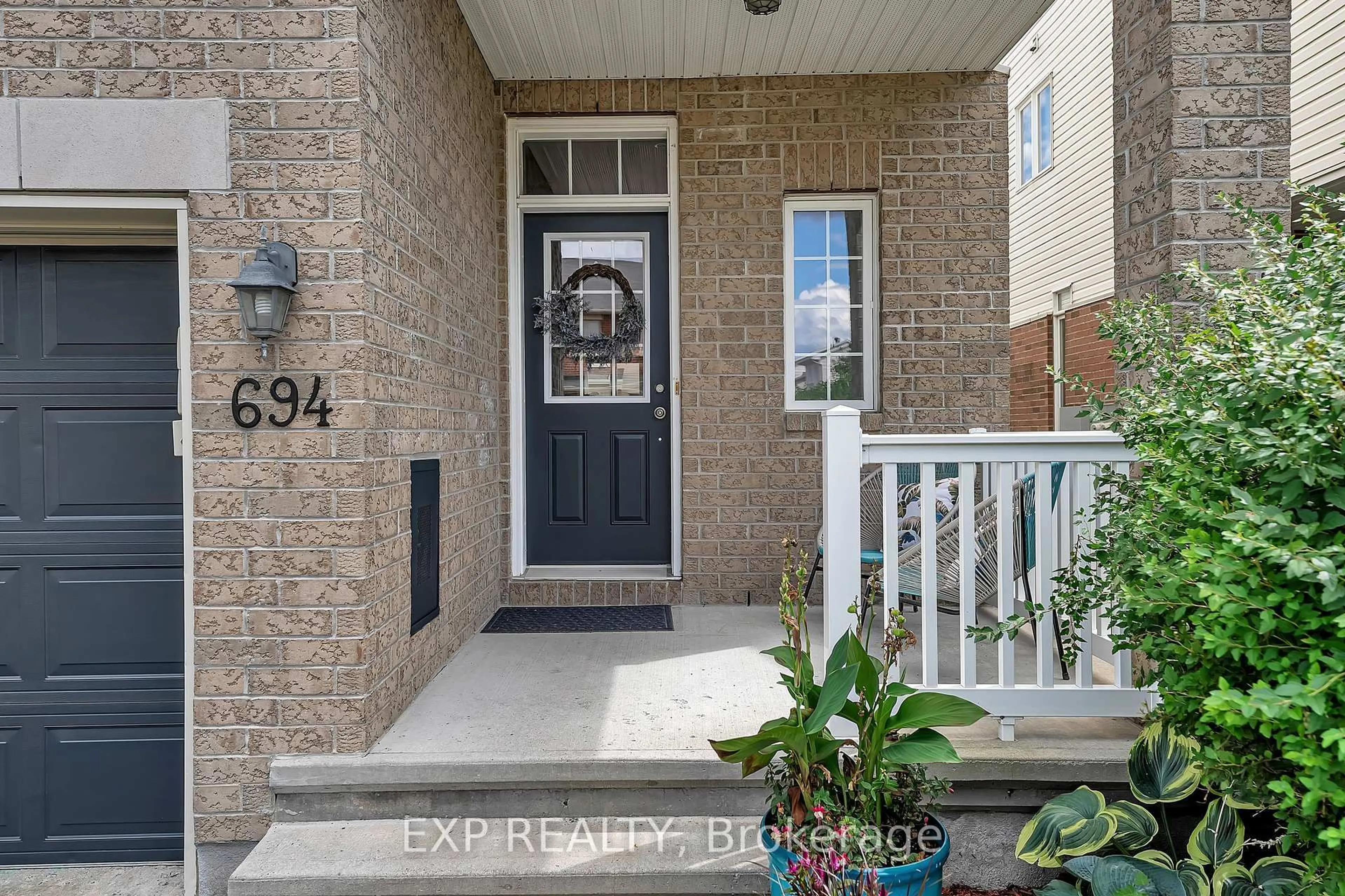 Indoor entryway for 694 Bowercrest Cres, Ottawa Ontario K1V 2M2