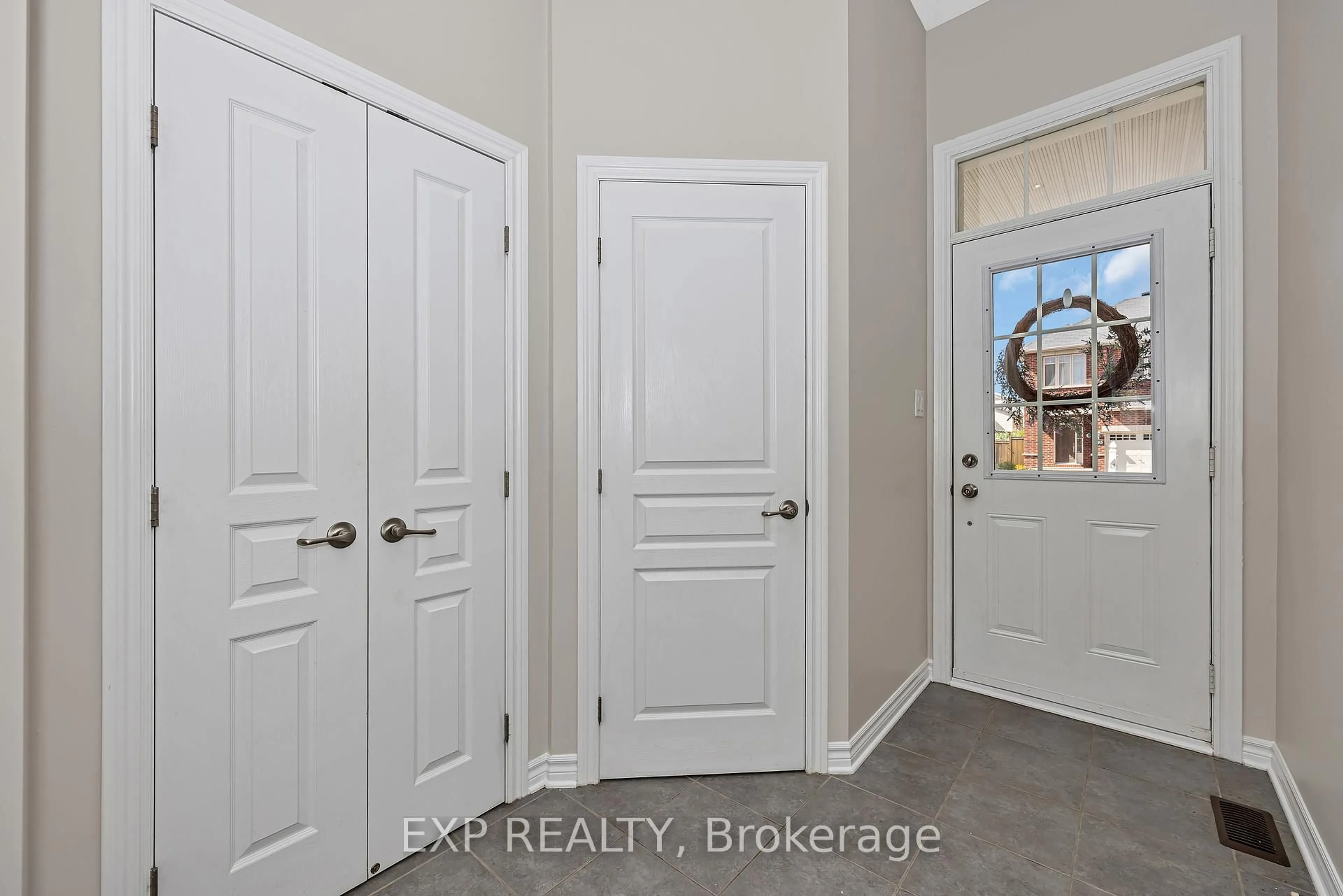Indoor entryway for 694 Bowercrest Cres, Ottawa Ontario K1V 2M2