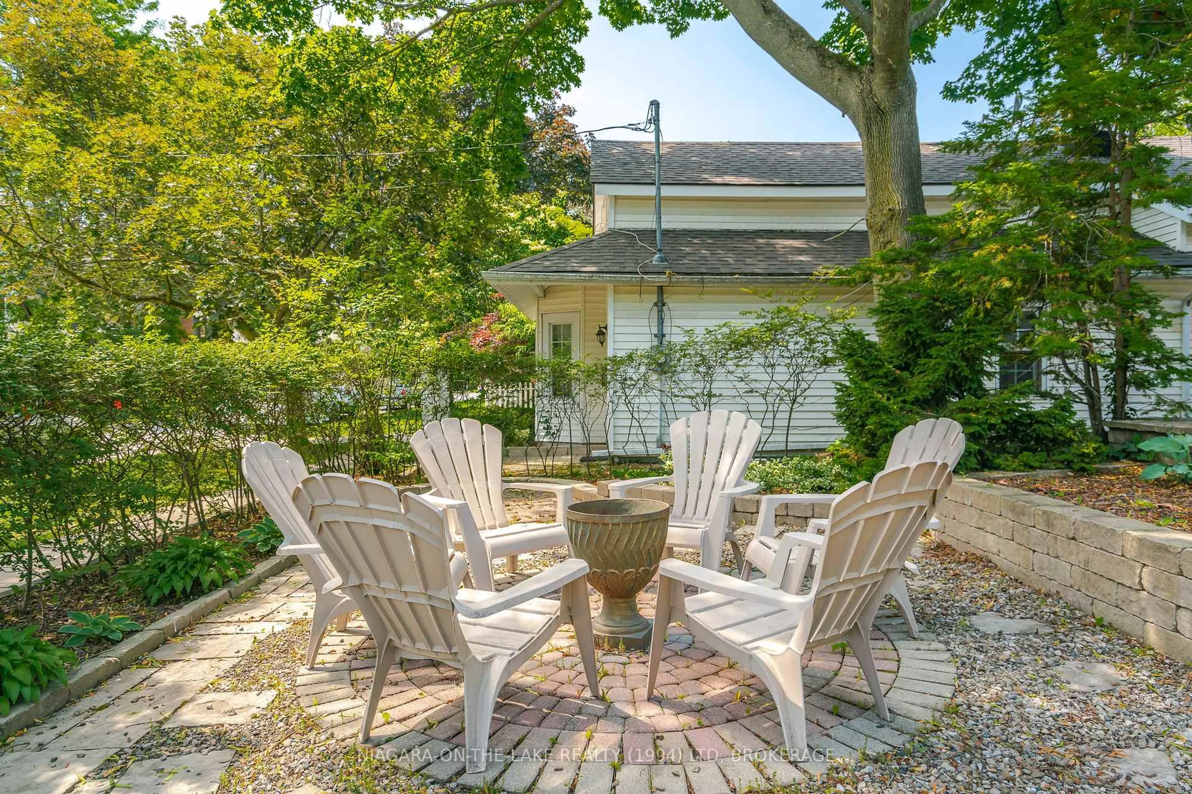 Patio, water/lake/river/ocean view for 229 VICTORIA St, Niagara-on-the-Lake Ontario L0S 1J0