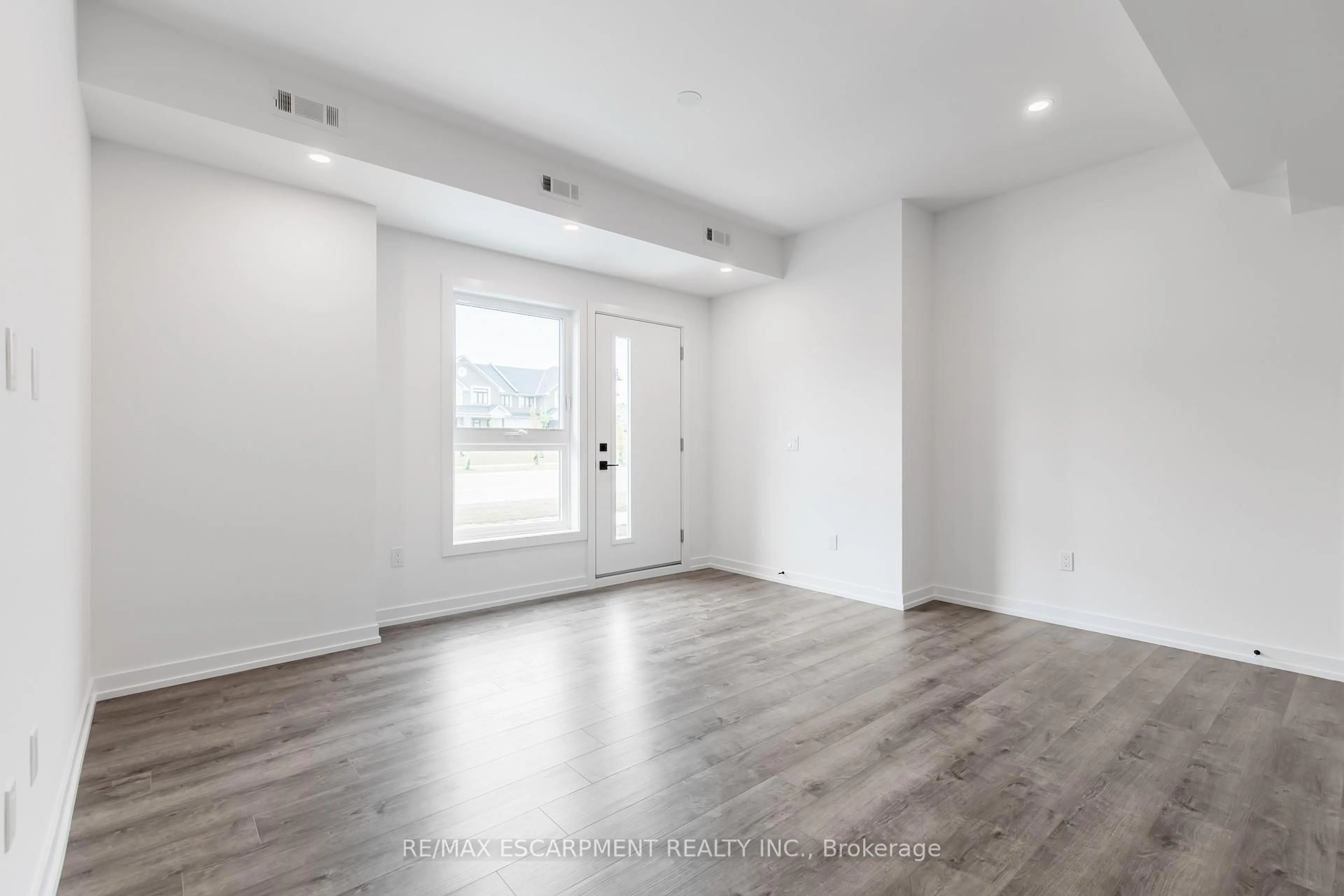 A pic of a room for 243 Burke St, Hamilton Ontario L0R 2H7